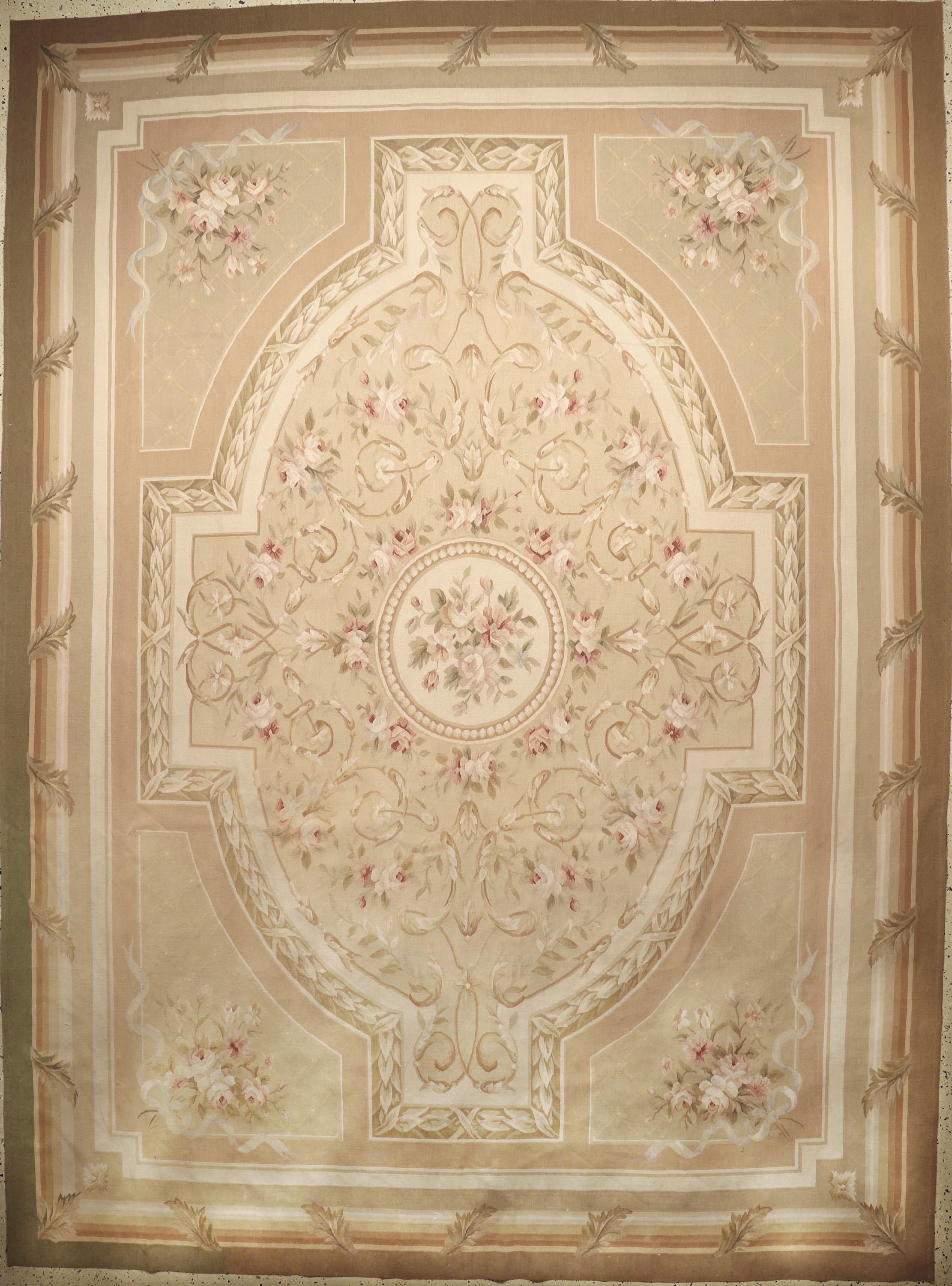 Aubusson flachgewebt, China, Ende 20.Jhd, Wolle auf Baumwolle, ca. 370 x 275 cm, Reinigungsbedürftig, EHZ: 1-2
