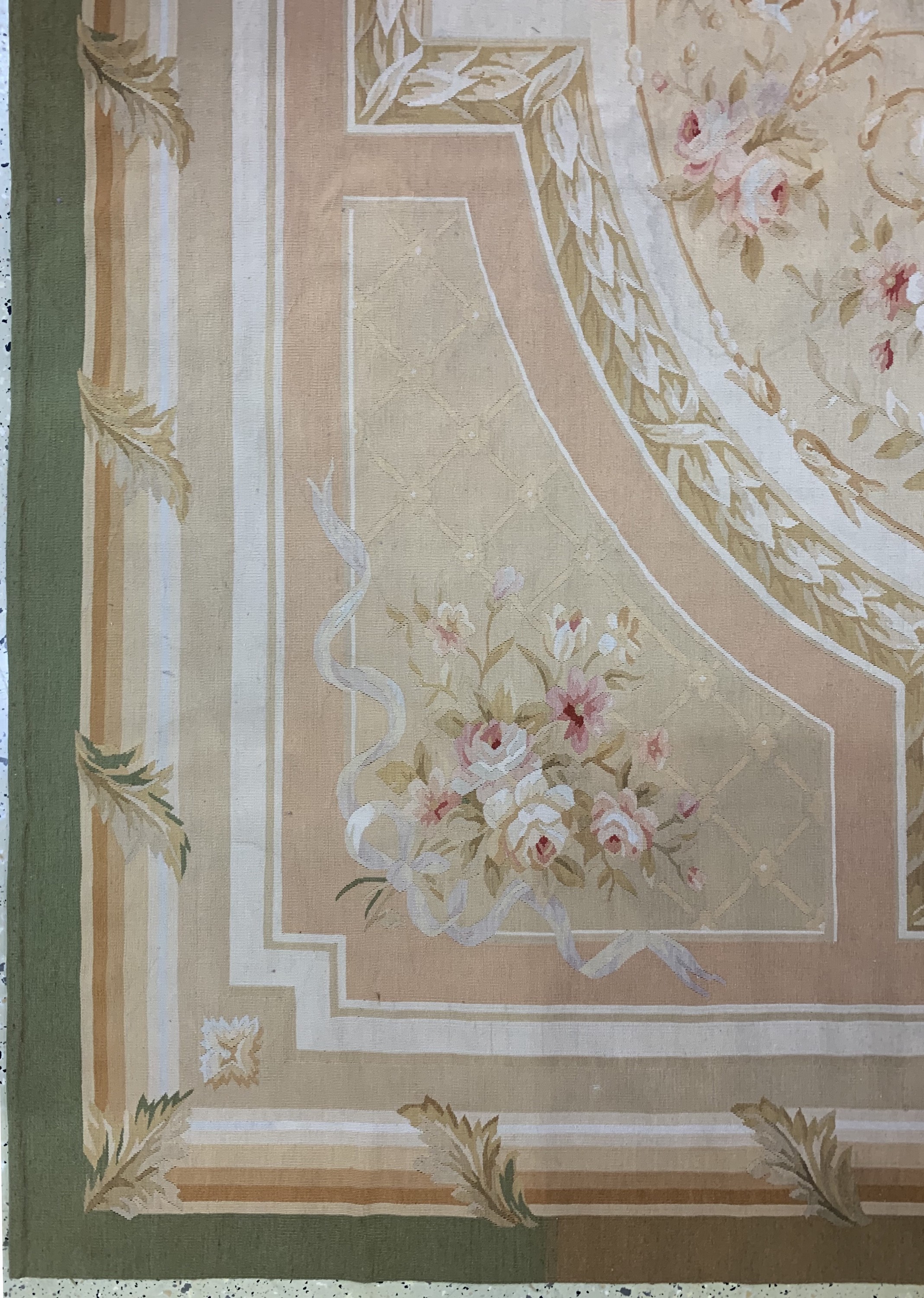 Detail b: Aubusson flachgewebt, China, Ende 20.Jhd, Wolle auf Baumwolle, ca. 370 x 275 cm, Reinigungsbedürftig, EHZ: 1-2