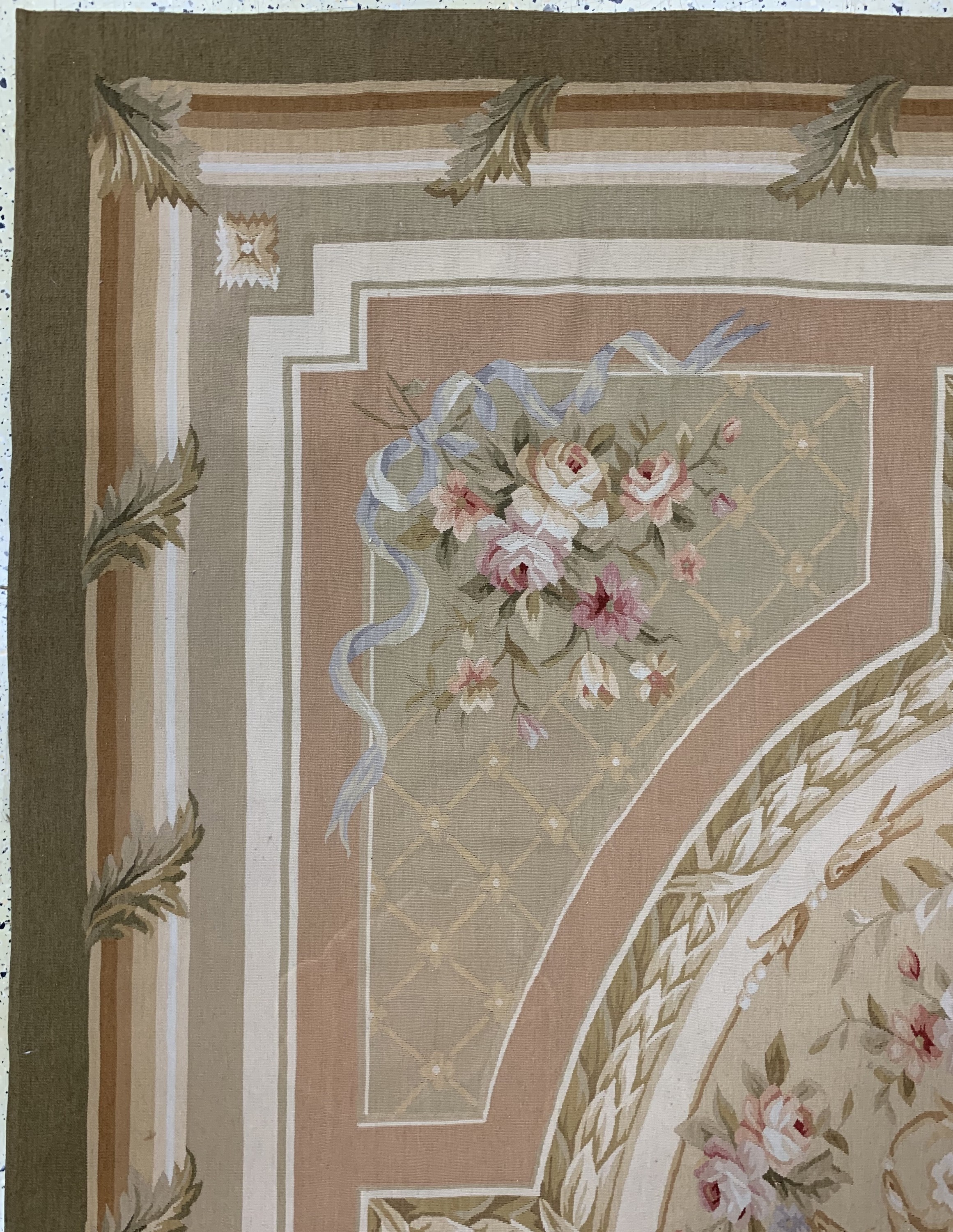 Detail d: Aubusson flachgewebt, China, Ende 20.Jhd, Wolle auf Baumwolle, ca. 370 x 275 cm, Reinigungsbedürftig, EHZ: 1-2