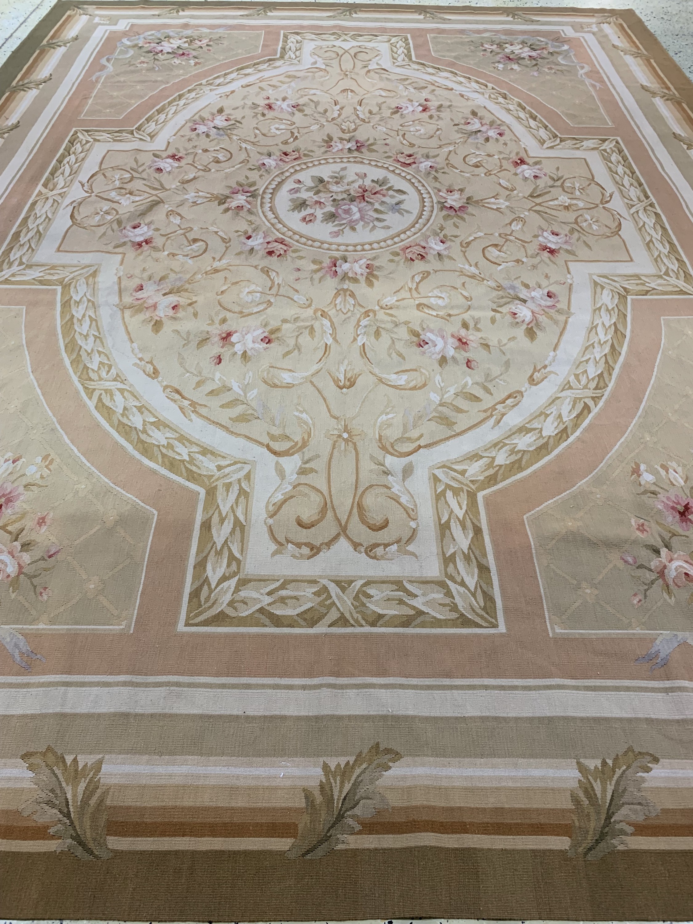 Detail f: Aubusson flachgewebt, China, Ende 20.Jhd, Wolle auf Baumwolle, ca. 370 x 275 cm, Reinigungsbedürftig, EHZ: 1-2