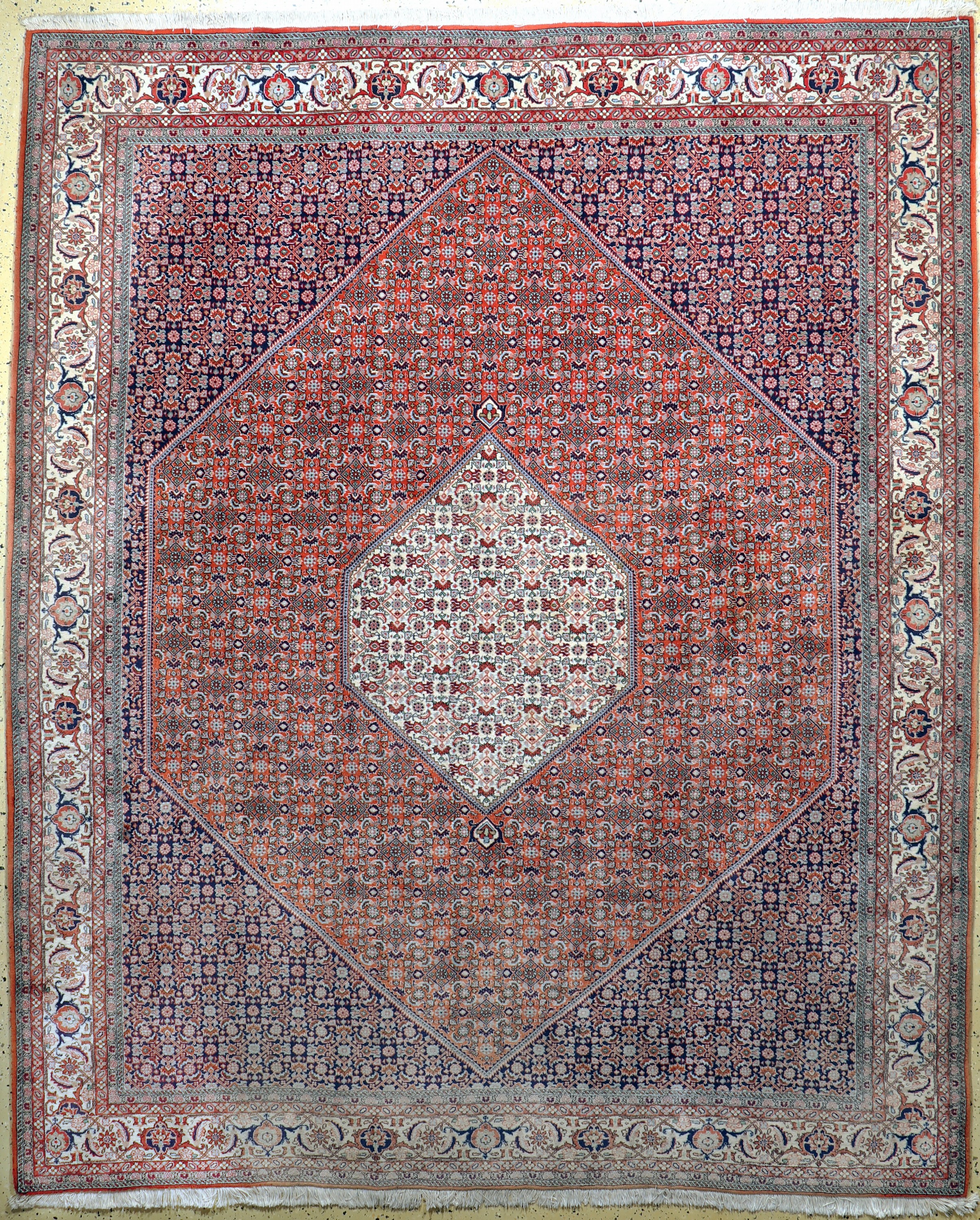Bidjar Kork fein, Persien, Ende 20.Jhd, Korkwolle auf Baumwolle, ca. 300 x 250 cm, Mottenfraß am Rändern, EHZ: 2
