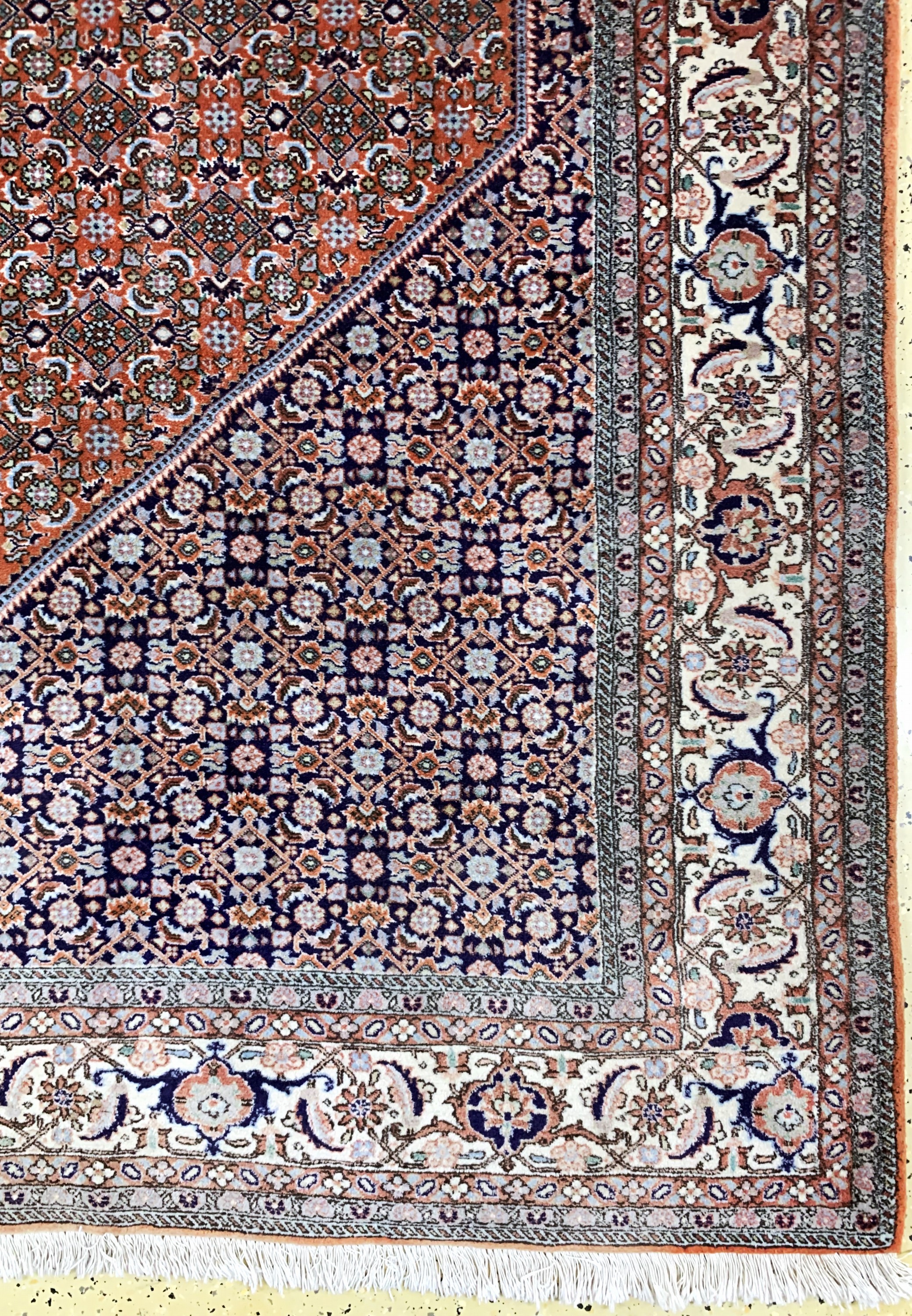 Detail a: Bidjar Kork fein, Persien, Ende 20.Jhd, Korkwolle auf Baumwolle, ca. 300 x 250 cm, Mottenfraß am Rändern, EHZ: 2
