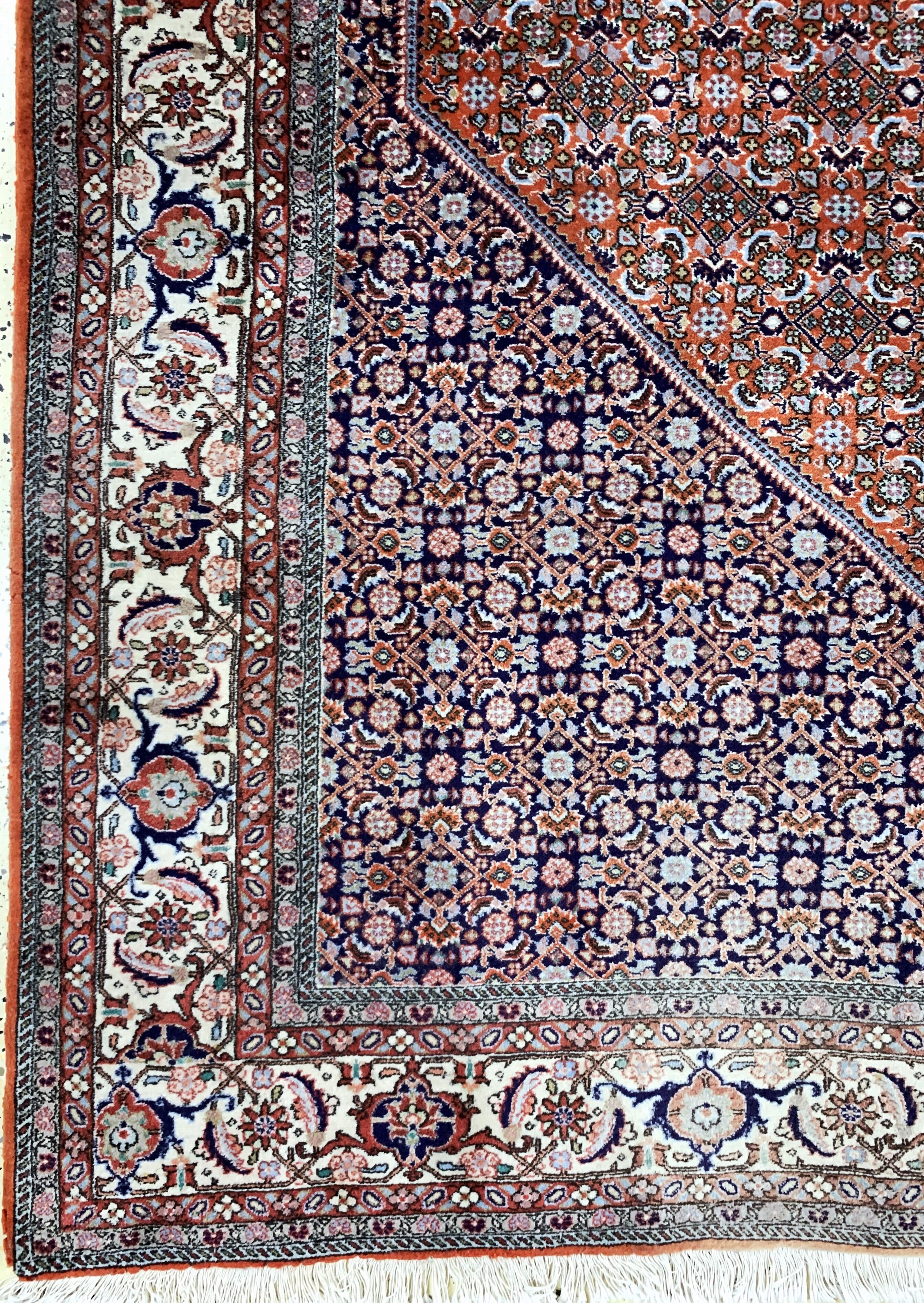Detail b: Bidjar Kork fein, Persien, Ende 20.Jhd, Korkwolle auf Baumwolle, ca. 300 x 250 cm, Mottenfraß am Rändern, EHZ: 2