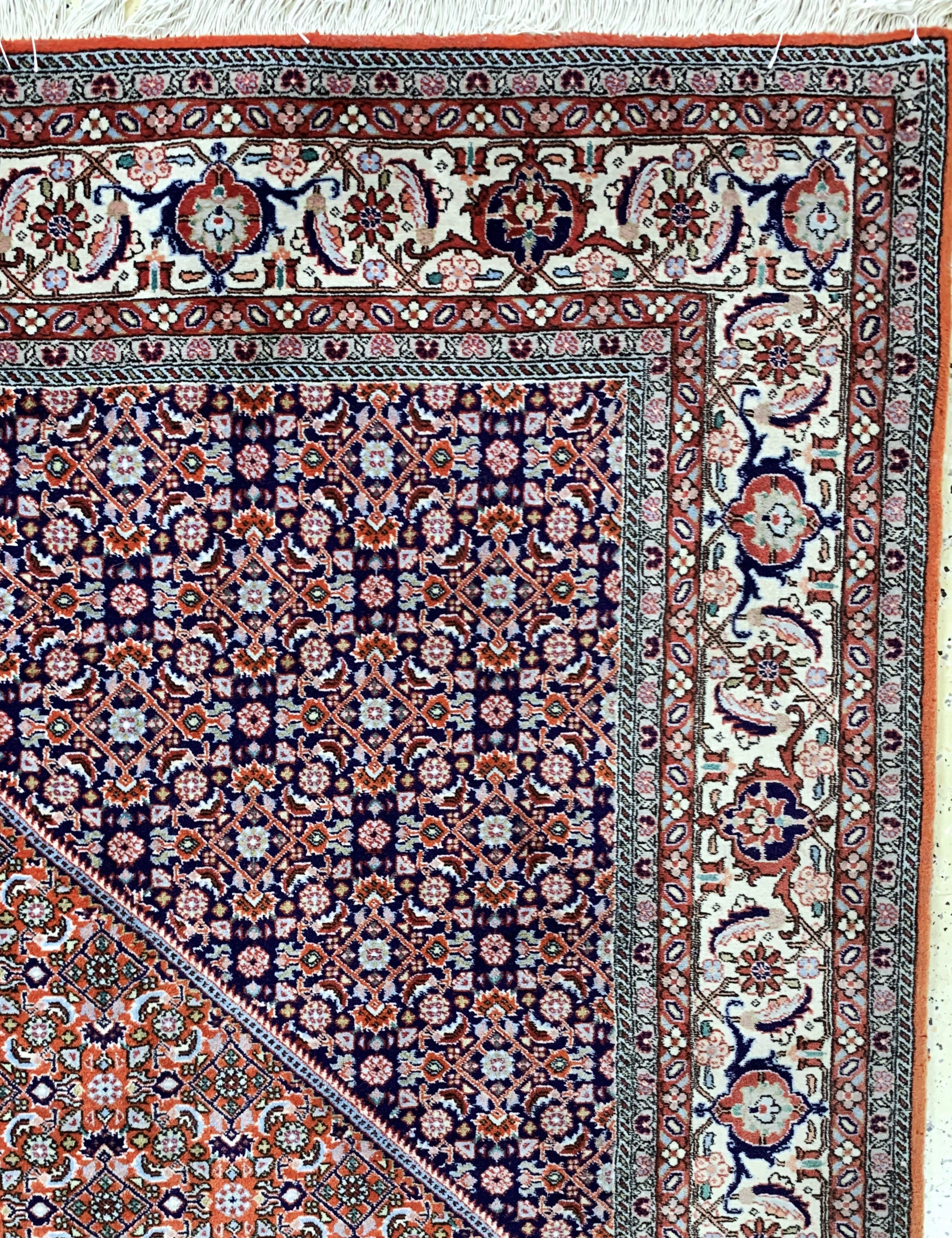 Detail e: Bidjar Kork fein, Persien, Ende 20.Jhd, Korkwolle auf Baumwolle, ca. 300 x 250 cm, Mottenfraß am Rändern, EHZ: 2
