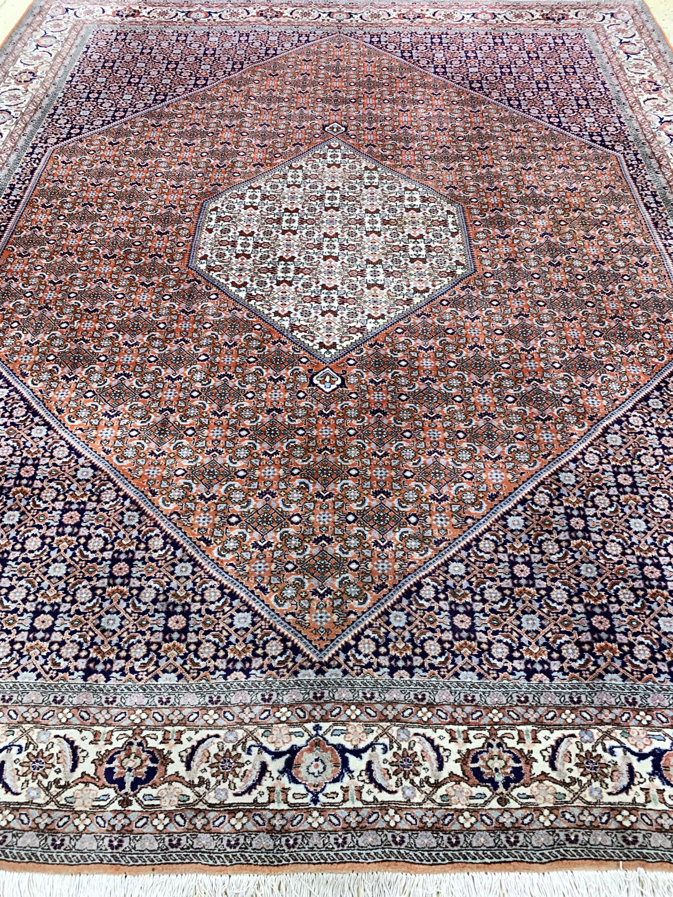 Detail f: Bidjar Kork fein, Persien, Ende 20.Jhd, Korkwolle auf Baumwolle, ca. 300 x 250 cm, Mottenfraß am Rändern, EHZ: 2