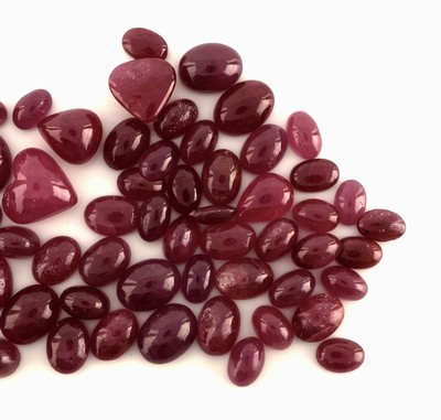 26918877b - Lot lose Rubin-Cabochons, zus. ca. 63.92 ct, versch. Größen und Formen ...