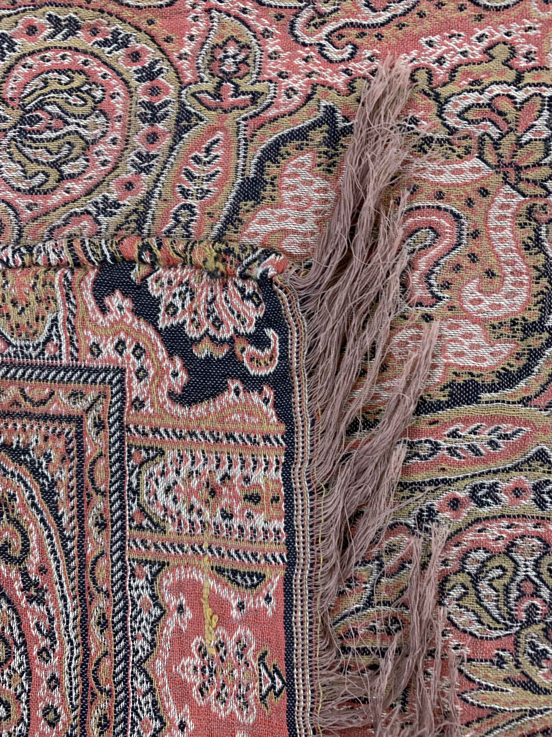 Detail d: Kaschmir Schal, Indien, Mitte 20.Jhd, Wollstickerei, ca. 130 x 114 cm, EHZ: 2