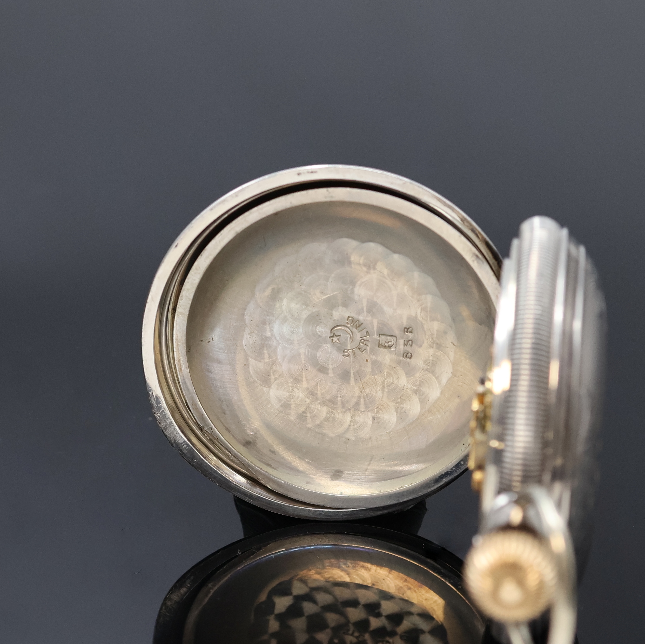 Detail e: STEWART SPECIAL schwere amerikanische Herren- Savonette in Sterlingsilber, USA um 1890, guill., floral grav. Geh. m. Goldscharnieren, 3-tlg. ...