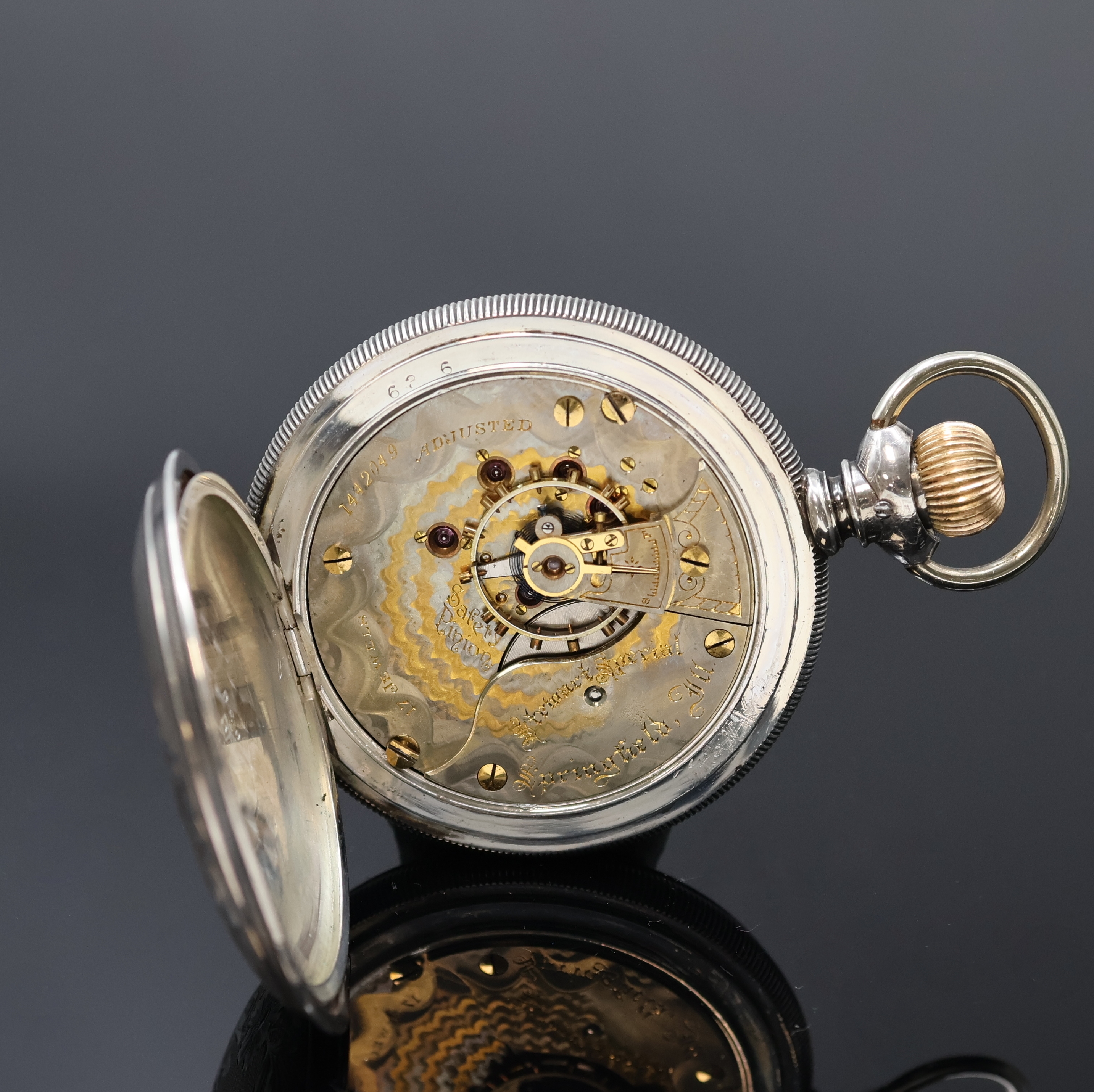 Detail f: STEWART SPECIAL schwere amerikanische Herren- Savonette in Sterlingsilber, USA um 1890, guill., floral grav. Geh. m. Goldscharnieren, 3-tlg. ...