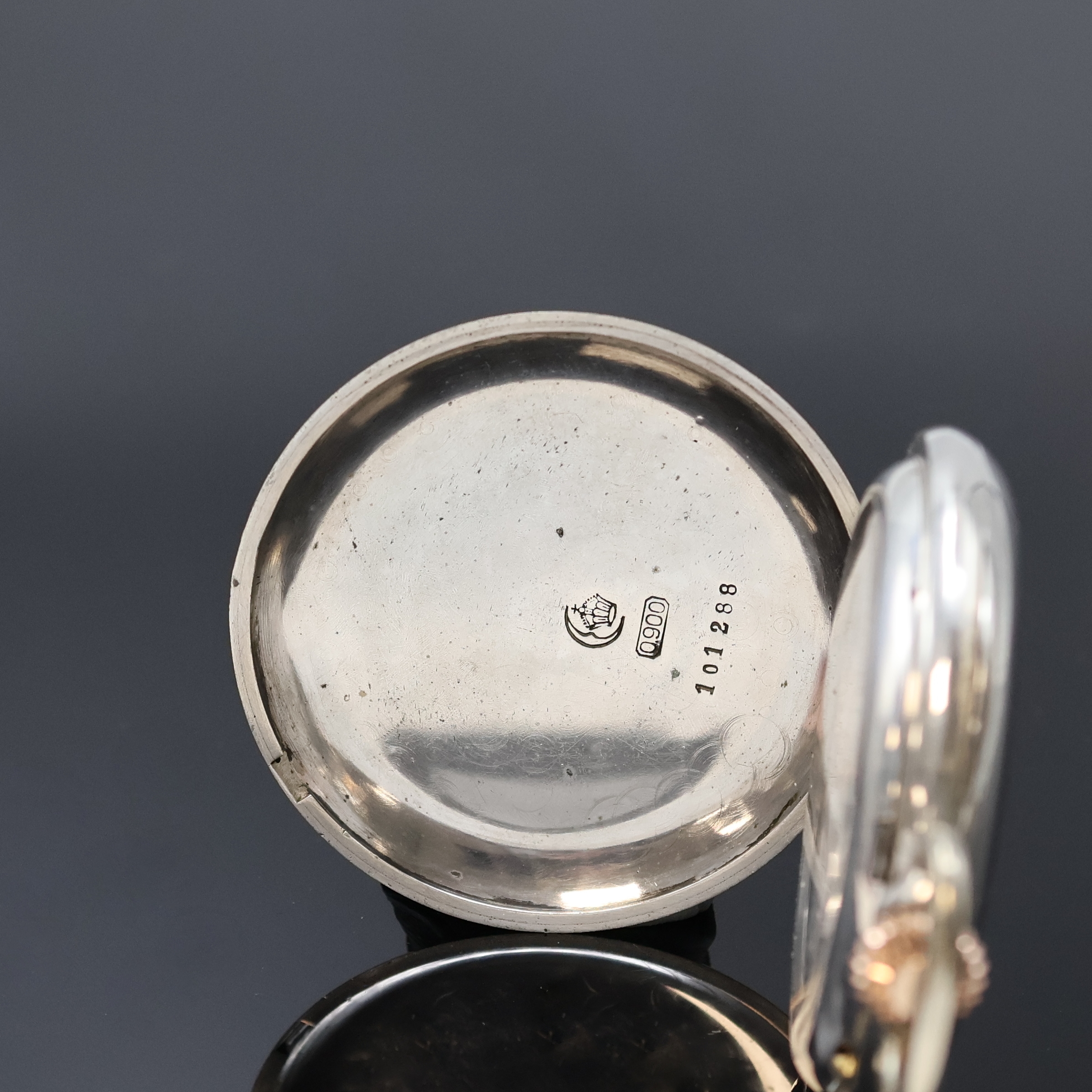 Detail a: GLASHÜTTER PRÄZISIONS UHRENFABRIK AG / LEO DEBBRECHT Herrensavonette in Silber, Deutschland um 1920, glattes Lucia-Geh., 3- tlg. Zifferbl., arab. ...