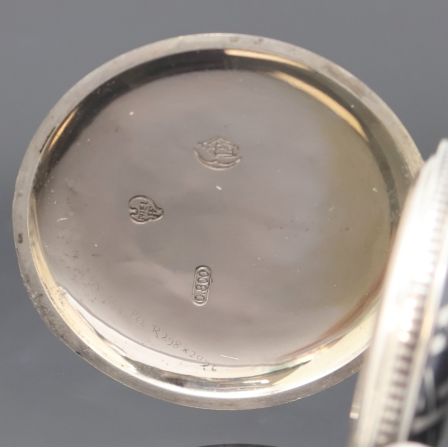 Detail d: UHRMACHERSCHULE Neuchatel Herrensavonette in Tulasilber, Schweiz um 1925, Geh. l. dell., Silbercuvette, Sprungdeckel m. Monogrammspiegel, Zifferbl. ...