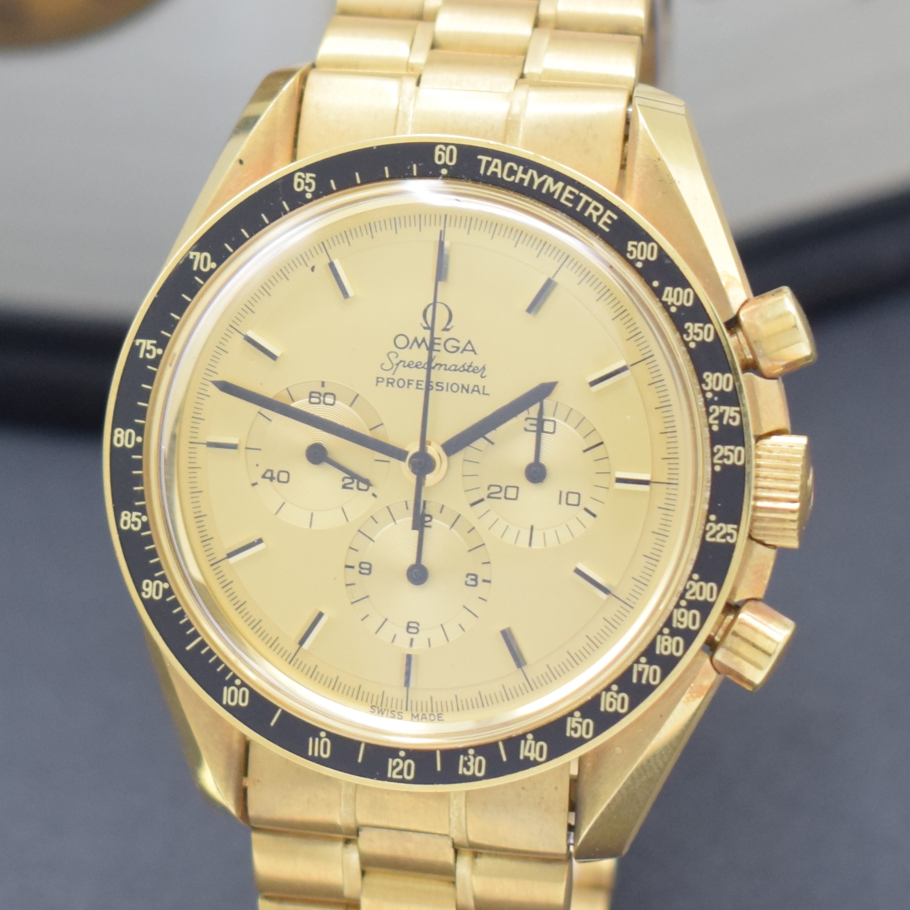 Detail a: OMEGA feiner und extrem seltener Armbandchronograph Speedmaster Professional Apollo XI 1969 in GG 750/000 Referenz BA 345.0802, Schweiz um 1980, ...