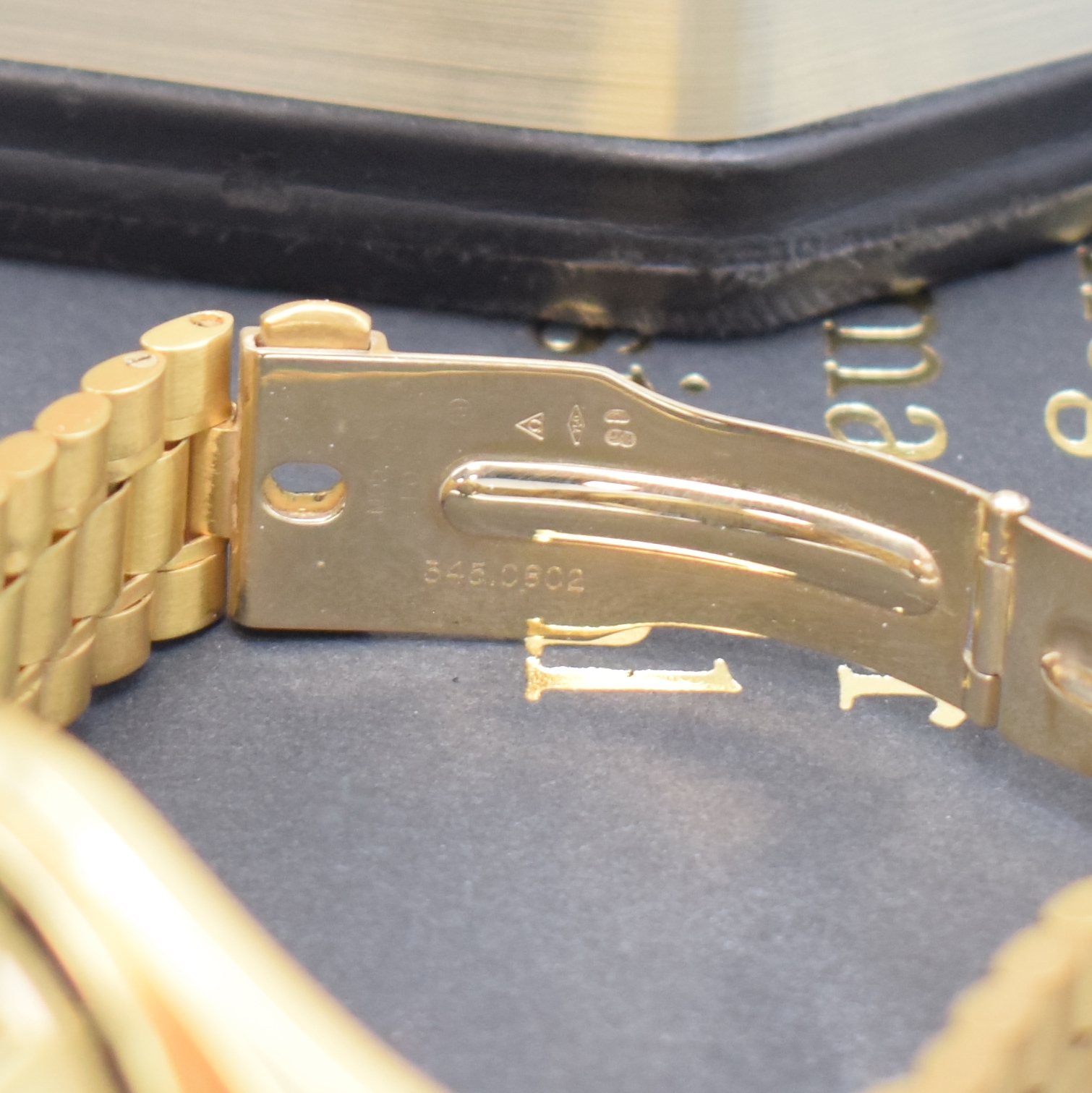 Detail d: OMEGA feiner und extrem seltener Armbandchronograph Speedmaster Professional Apollo XI 1969 in GG 750/000 Referenz BA 345.0802, Schweiz um 1980, ...