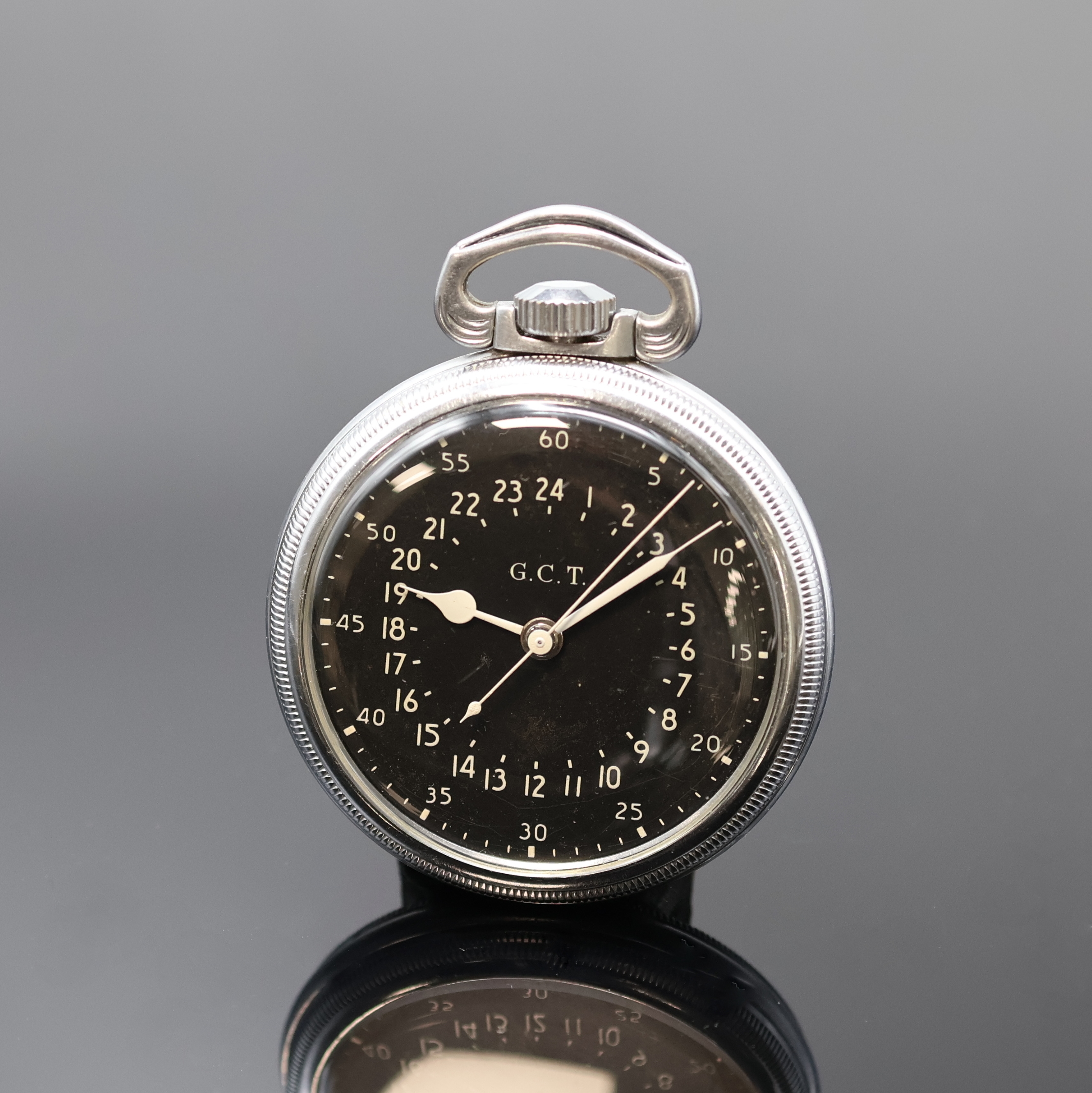 HAMILTON G.C.T. amerikanische B-Uhr mit 24-Stunden-Anzeige, USA um 1940, beids. verschr. Metallgeh., verchr., Boden m. Militär-Grav., schwarz. ...