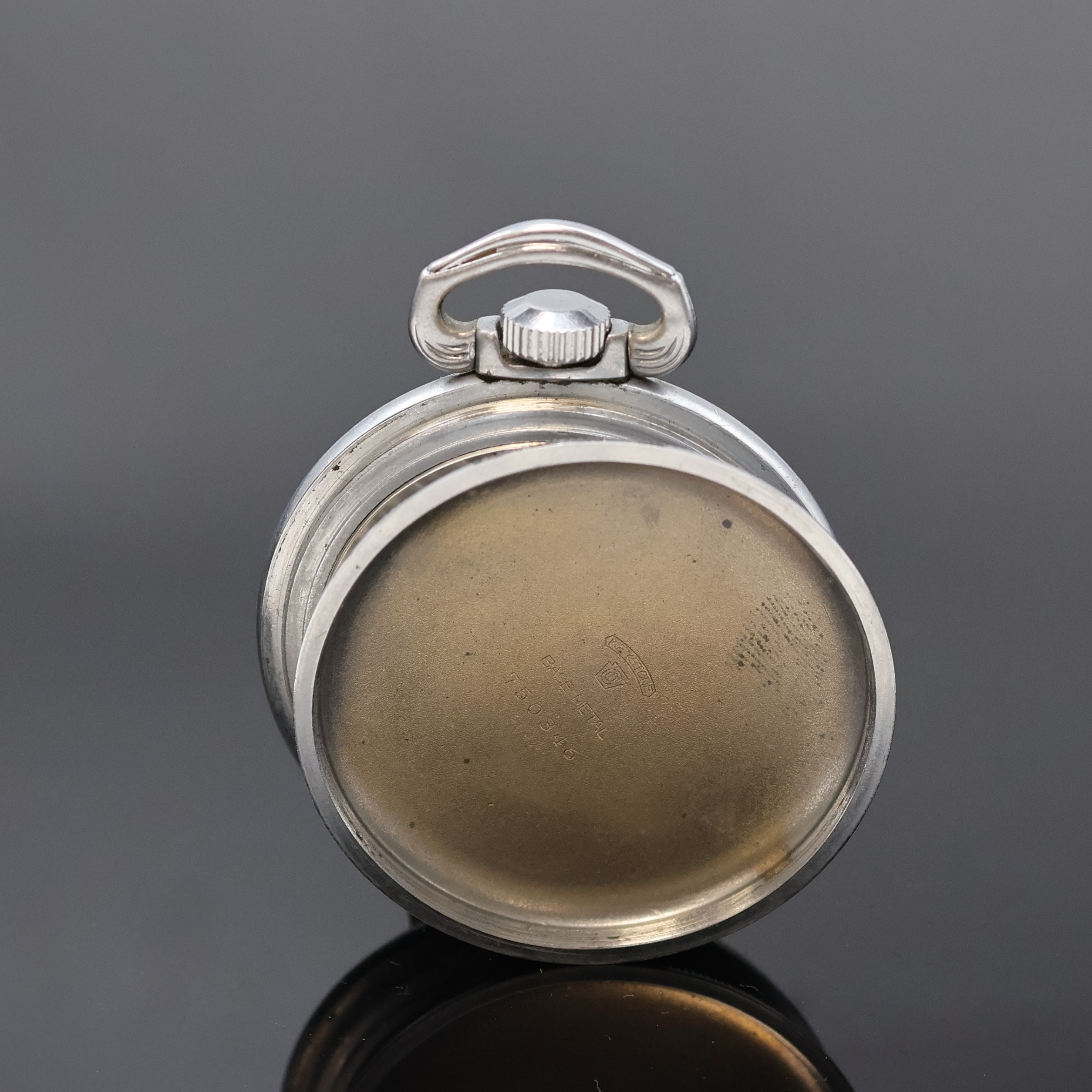 Detail c: HAMILTON G.C.T. amerikanische B-Uhr mit 24-Stunden-Anzeige, USA um 1940, beids. verschr. Metallgeh., verchr., Boden m. Militär-Grav., schwarz. ...