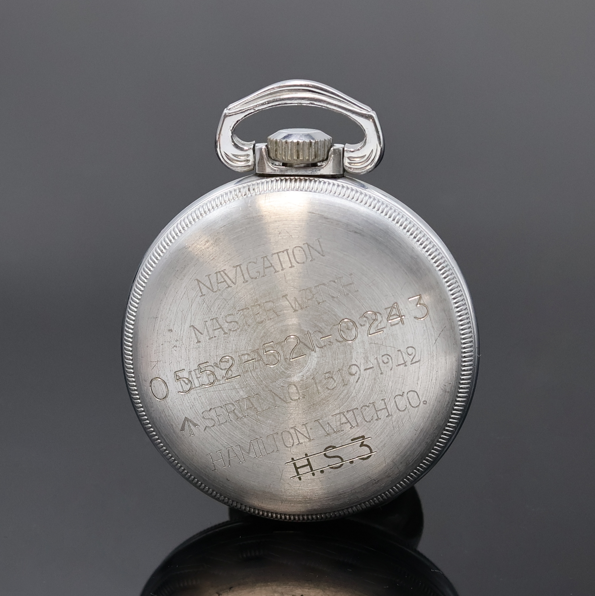 Detail a: HAMILTON amerikanische B-Uhr mit Zentralsekunde, USA um 1940, beids. verschr. Metallgeh., verchr., weißes Zifferbl., orig. Zeiger, Zentralsek. in ...