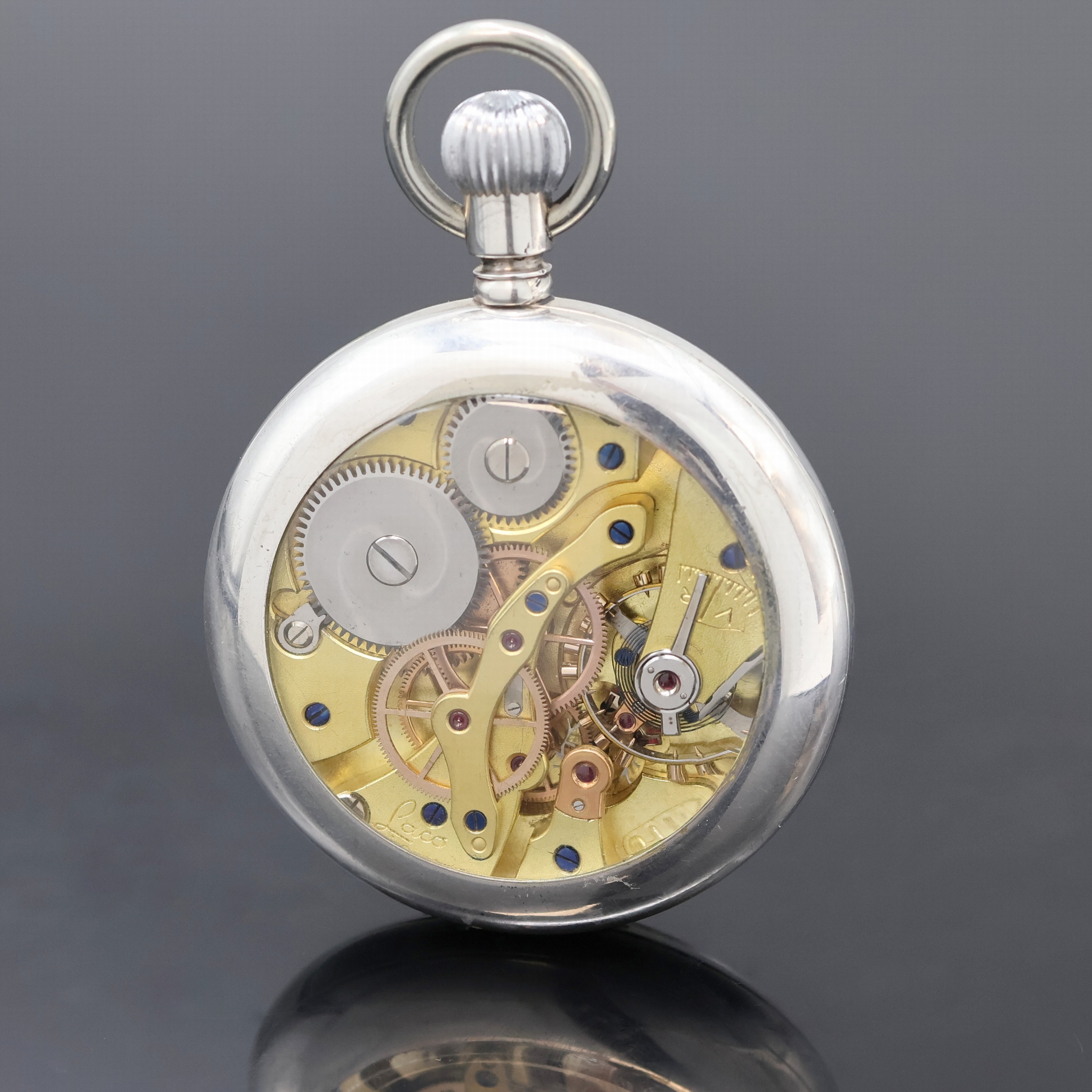 Detail a: LACO Flieger-Uhrwerk im beidseitig verglasten neutralen Gehäuse, Deutschland um 1940, vers. Geh., schwarzes Zifferbl. m. Leuchtzahlen, gebl. ...