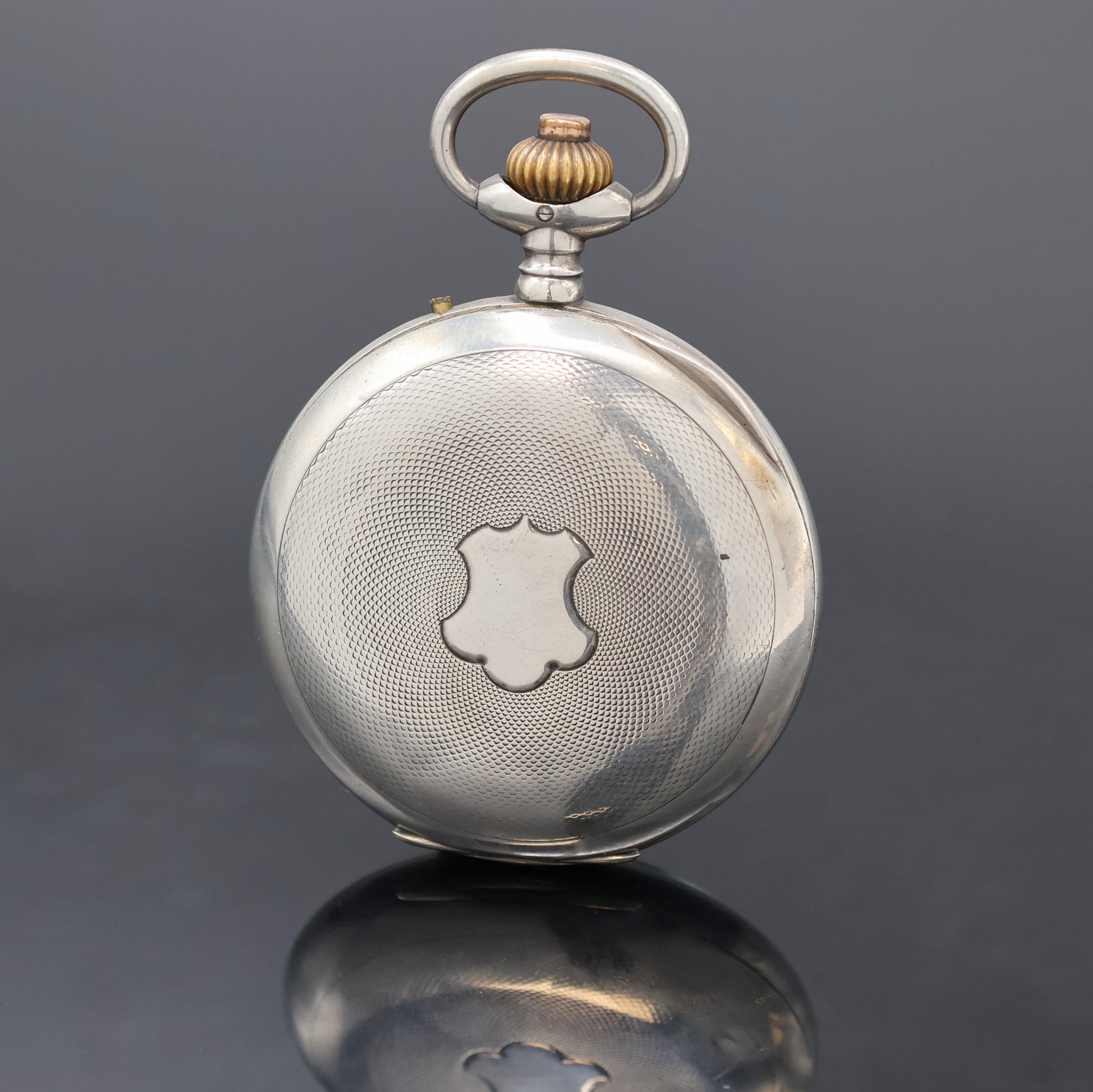 Detail a: Offene Taschenuhr mit Chronograph in Silber,Schweiz um 1910, guill. Geh. berieben, Emailzifferbl. m. arab. Zahlen, 30-Min.-Zähler b. 12, kl. Sek. b. ...
