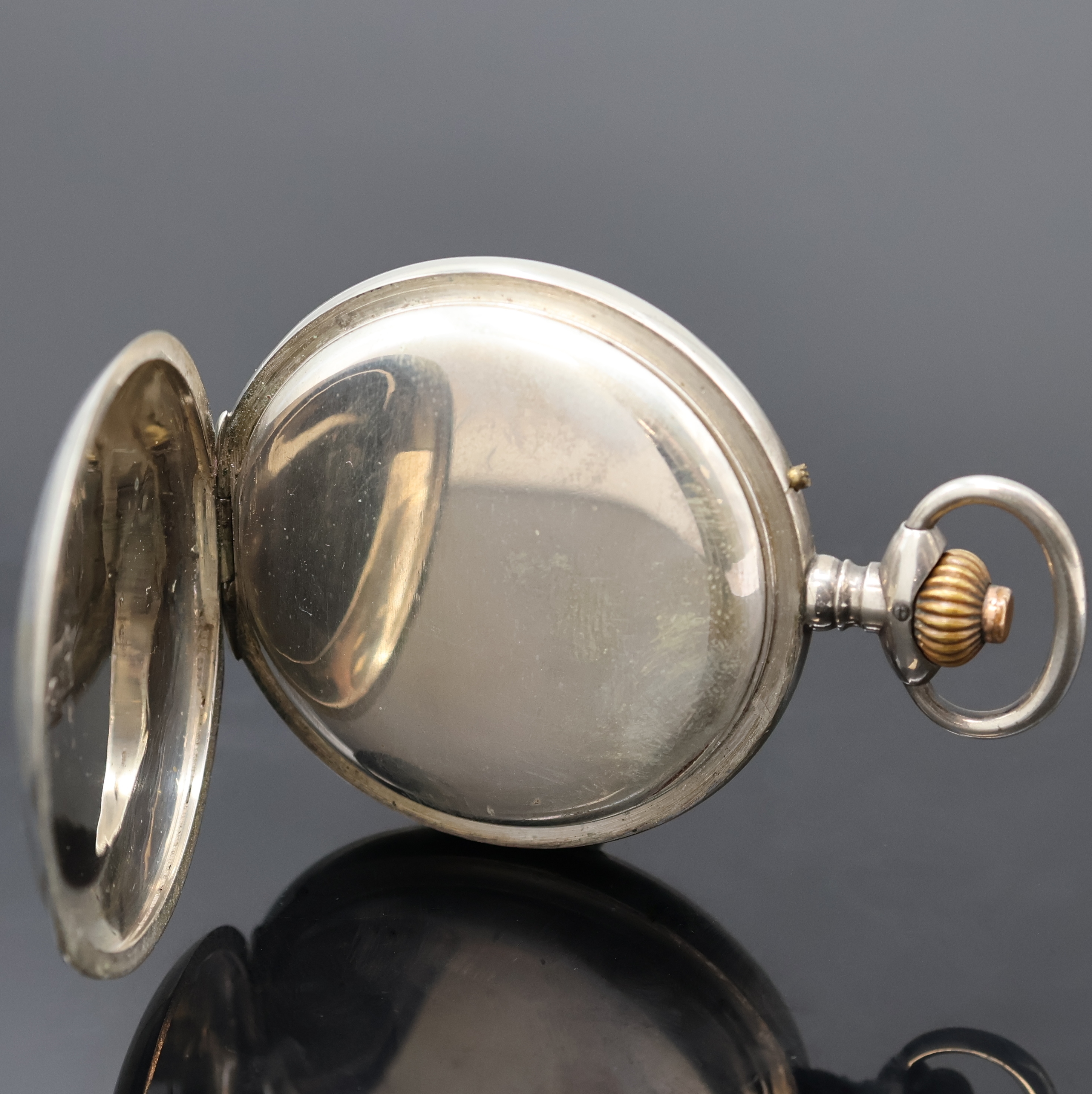 Detail b: Offene Taschenuhr mit Chronograph in Silber,Schweiz um 1910, guill. Geh. berieben, Emailzifferbl. m. arab. Zahlen, 30-Min.-Zähler b. 12, kl. Sek. b. ...
