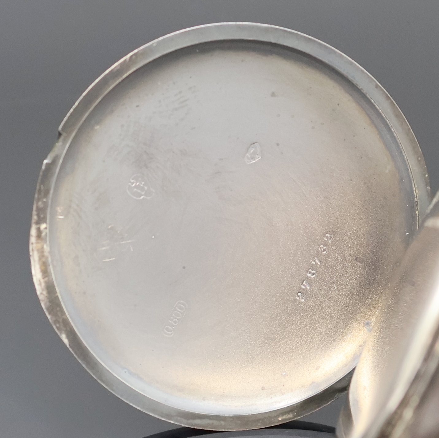 Detail c: ULYSSE NARDIN offene Silbertaschenuhr, Schweiz um 1920, geschw. Silbergeh., sign. Silbercuvette, 2-tlg. Emailzifferbl. riss./besch., Leuchtzahlen u. ...