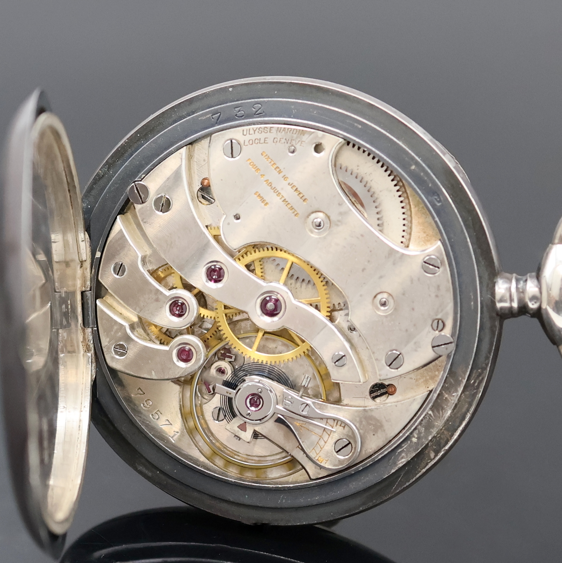 Detail e: ULYSSE NARDIN offene Silbertaschenuhr, Schweiz um 1920, geschw. Silbergeh., sign. Silbercuvette, 2-tlg. Emailzifferbl. riss./besch., Leuchtzahlen u. ...
