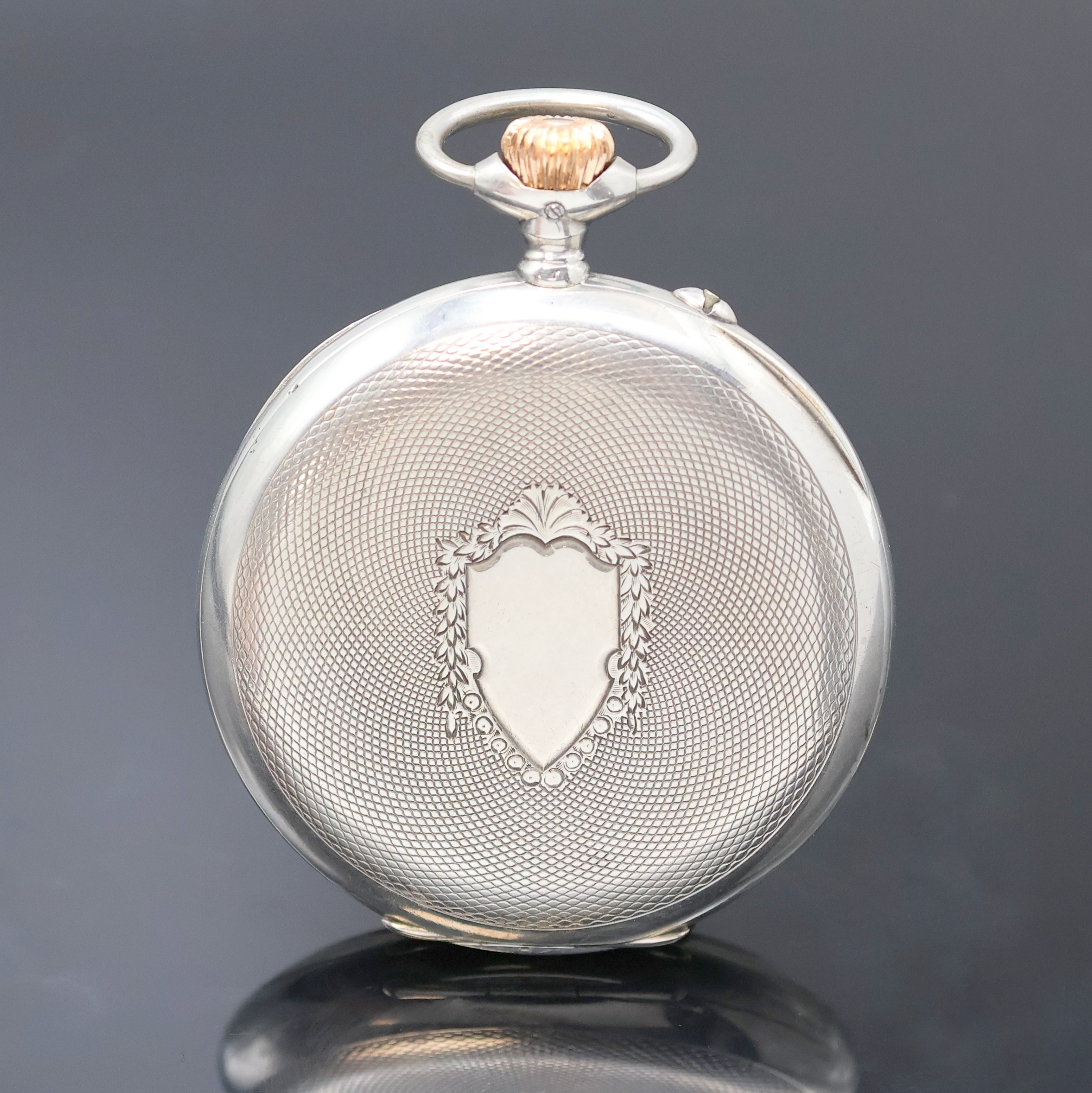 Detail a: IWC offene Silbertaschenuhr mit Kaliber 65, Schweiz um 1913, Geh. dell., guill. Rückdeckel m. Monogrammspiegel, Silbercuvette, 2-tlg. Emailzifferbl. ...