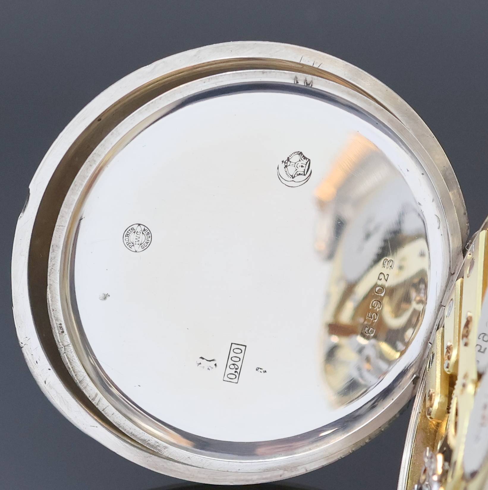 Detail d: IWC offene Silbertaschenuhr mit Kaliber 65, Schweiz um 1913, Geh. dell., guill. Rückdeckel m. Monogrammspiegel, Silbercuvette, 2-tlg. Emailzifferbl. ...