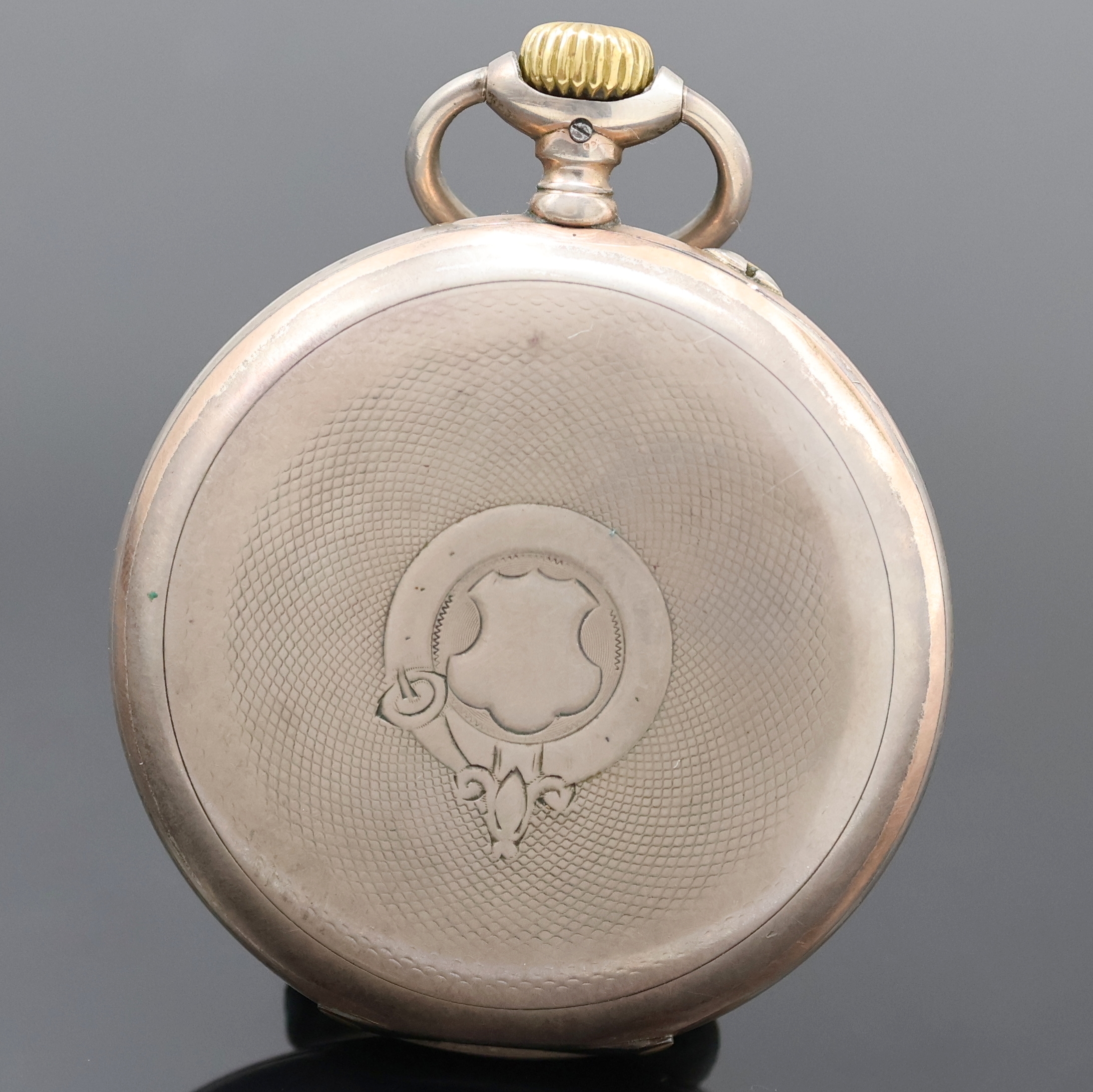 Detail a: IWC offene Silbertaschenuhr mit Kaliber 52, Schweiz um 1909, guill., teils verg. Geh. dell., Rückdeckel m. Monogrammspiegel, sign. Emailzifferbl. l. ...