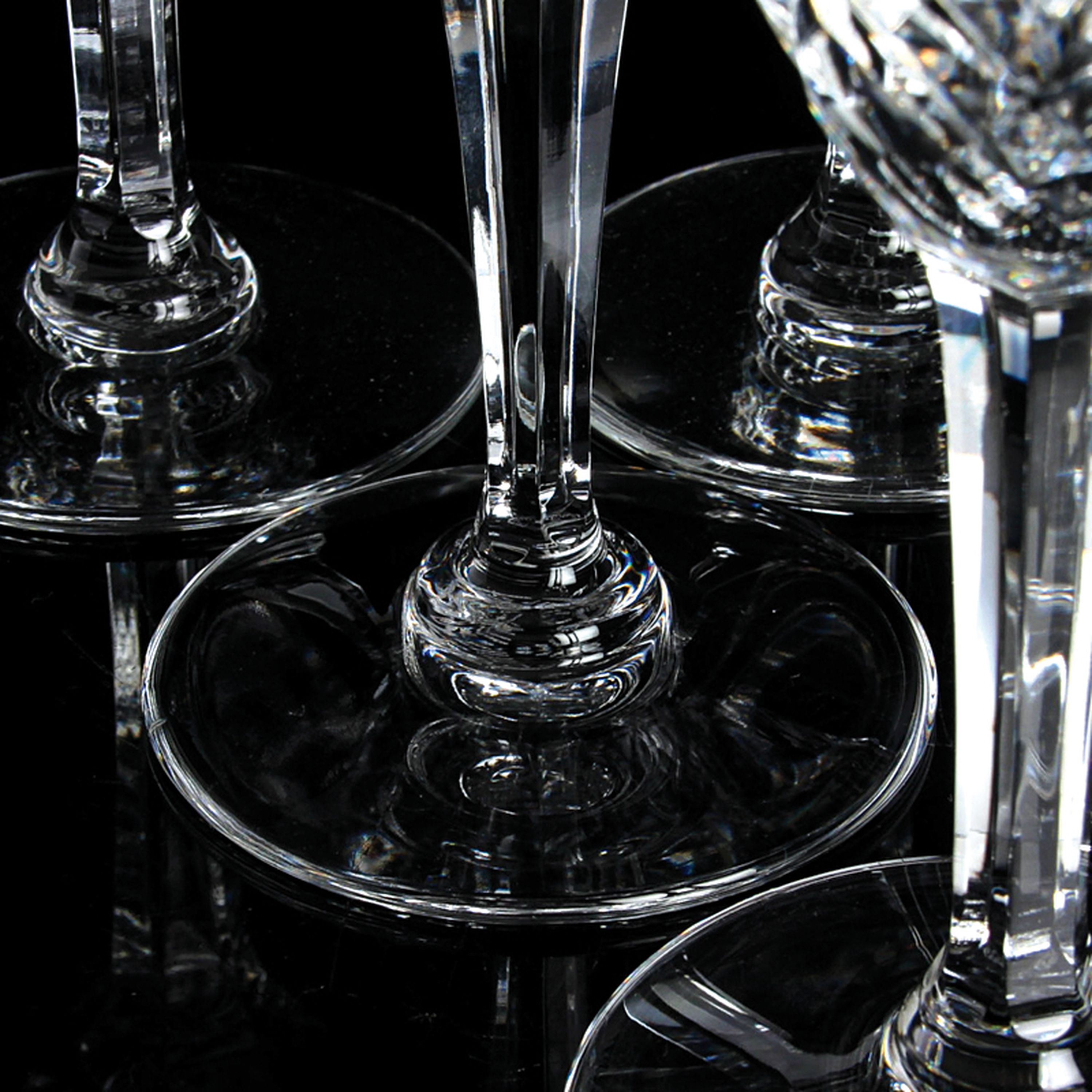 Detail c: Glasset "Chantilly", St. Louis, 2.H. 20.Jh., farbloses Kristallglas, 6 Sektflöten, 5 Rotwein- und 6 Weißweingläser, Facettenschnitt, H. ...