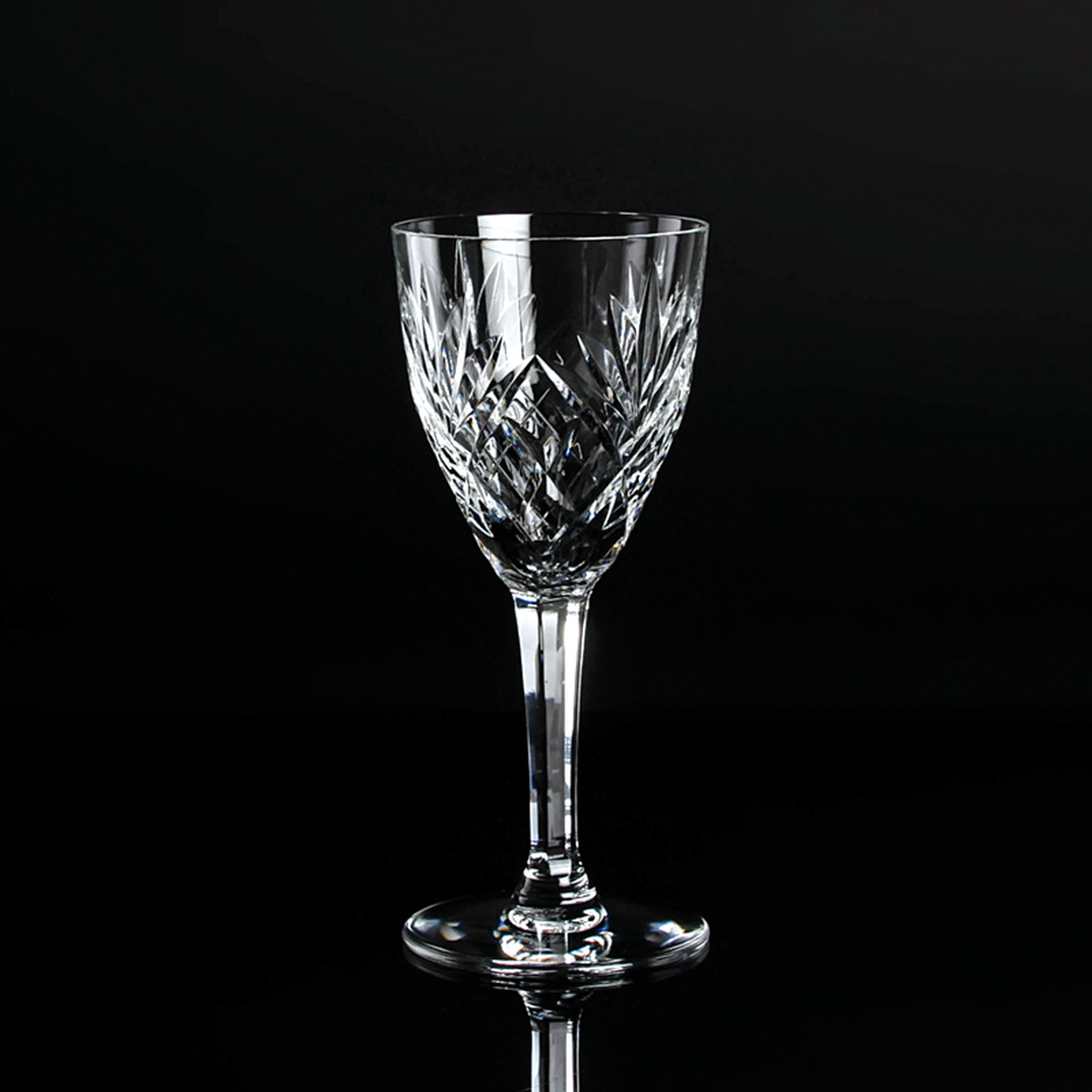 Detail d: Glasset "Chantilly", St. Louis, 2.H. 20.Jh., farbloses Kristallglas, 6 Sektflöten, 5 Rotwein- und 6 Weißweingläser, Facettenschnitt, H. ...