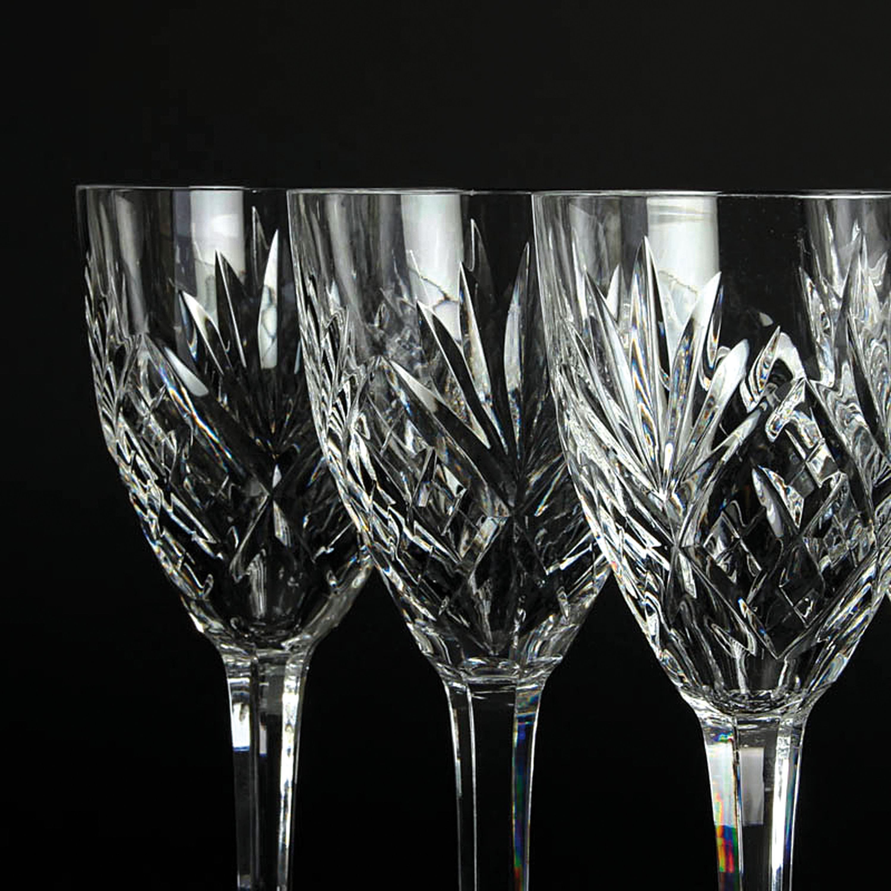 Detail k: Glasset "Chantilly", St. Louis, 2.H. 20.Jh., farbloses Kristallglas, 6 Sektflöten, 5 Rotwein- und 6 Weißweingläser, Facettenschnitt, H. ...