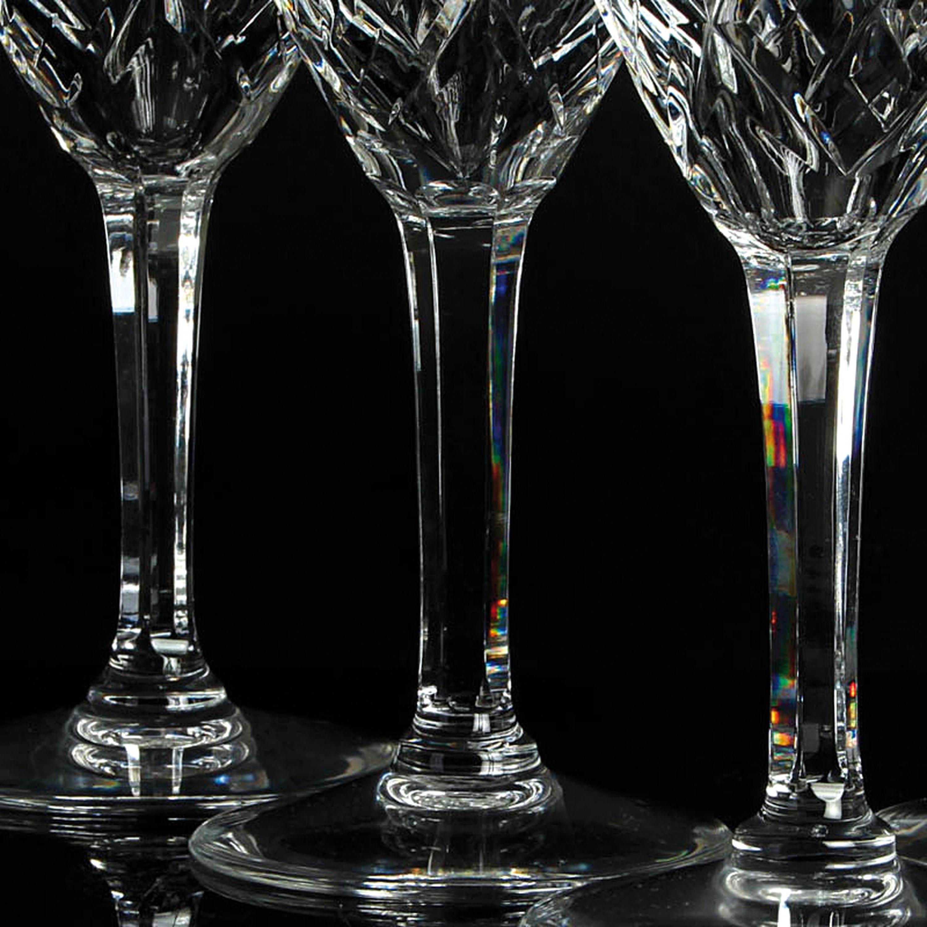Detail n: Glasset "Chantilly", St. Louis, 2.H. 20.Jh., farbloses Kristallglas, 6 Sektflöten, 5 Rotwein- und 6 Weißweingläser, Facettenschnitt, H. ...