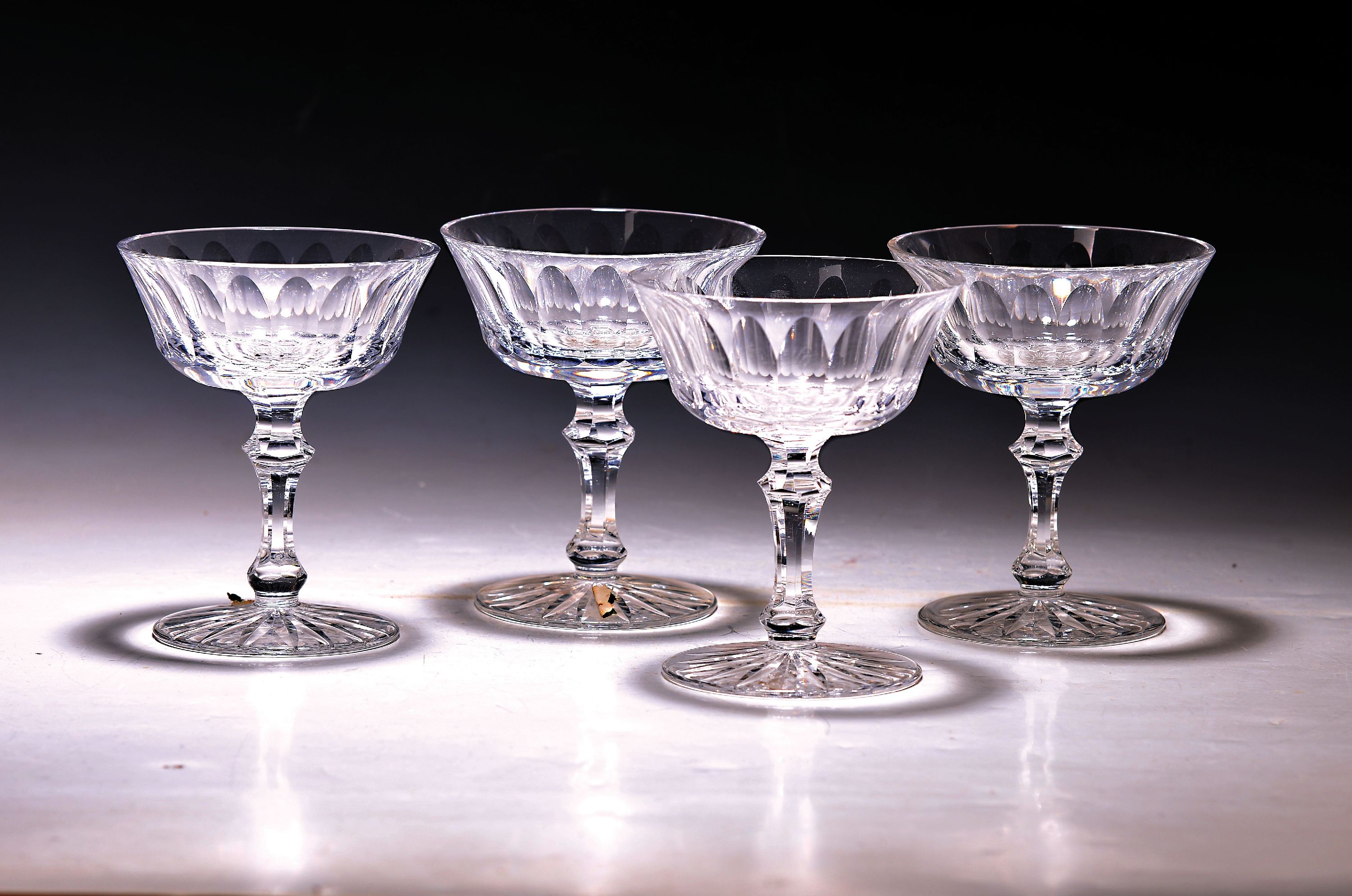 Detail b: Glasset Costa Lunga, Waterford Glass Limited, Irland, farbloses Glas, 6 Rotweingläser, 6 Champagnerschalen, H. 14/17 cm
