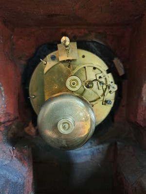 26919177f - Tischuhr, Klassizismus, süddeutsch, um 1800, gefasstes Holzgehäuse, im Sockel ...