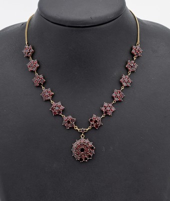 Image Granat-Collier, deutsch um 1910, Metall verg., blütenförm. Elemente mit ...