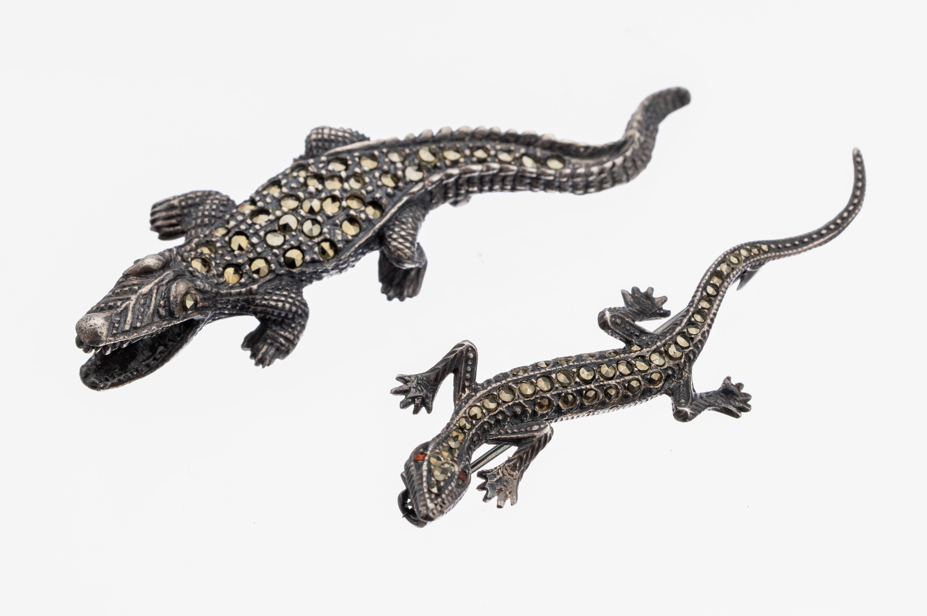 Konvolut 2 Silber Markasit-Broschen, um 1930 925er Silber, 1 x Krokodil mit Markasitbes., ca. 7 cm, 1 x Eidechse mit Markasitbes., ca. 6 cm