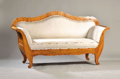 Image Biedermeier-Sofa, um 1830/40, Kirschbaumfurnier, weißer Bezugsstoff, Bezug etwas ...