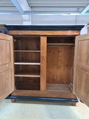 26919473a - Biedermeier-Schrank, um 1830, Kirschbaum massiv, Zargen geschwärzt, Türen ...