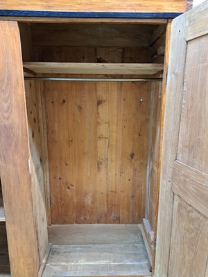 26919473b - Biedermeier-Schrank, um 1830, Kirschbaum massiv, Zargen geschwärzt, Türen ...