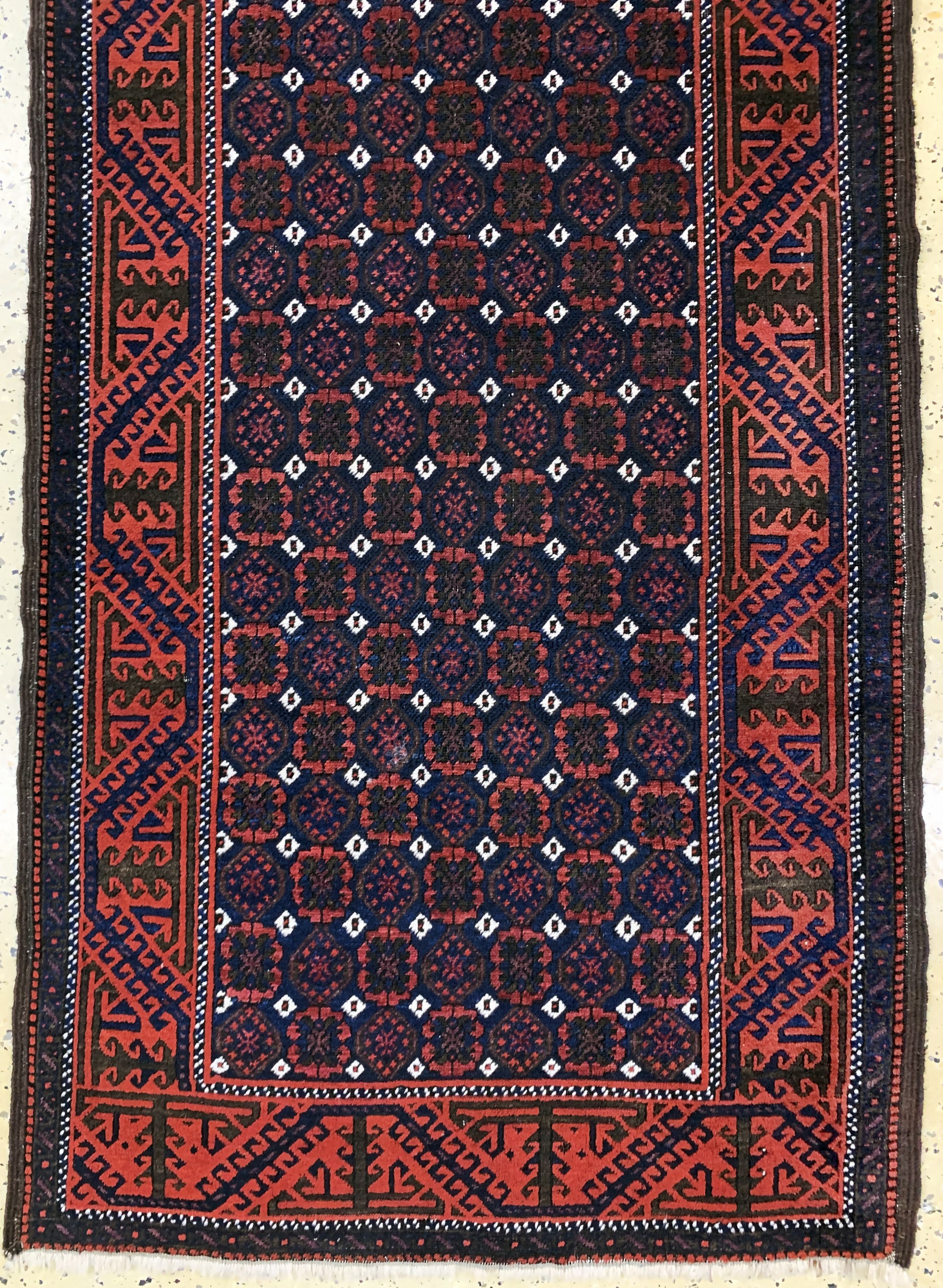 Detail b: Belutsch antik, Persien, um 1900, Wolle aufWolle, ca. 255 x 88 cm, EHZ: 2-3(oxidiert)