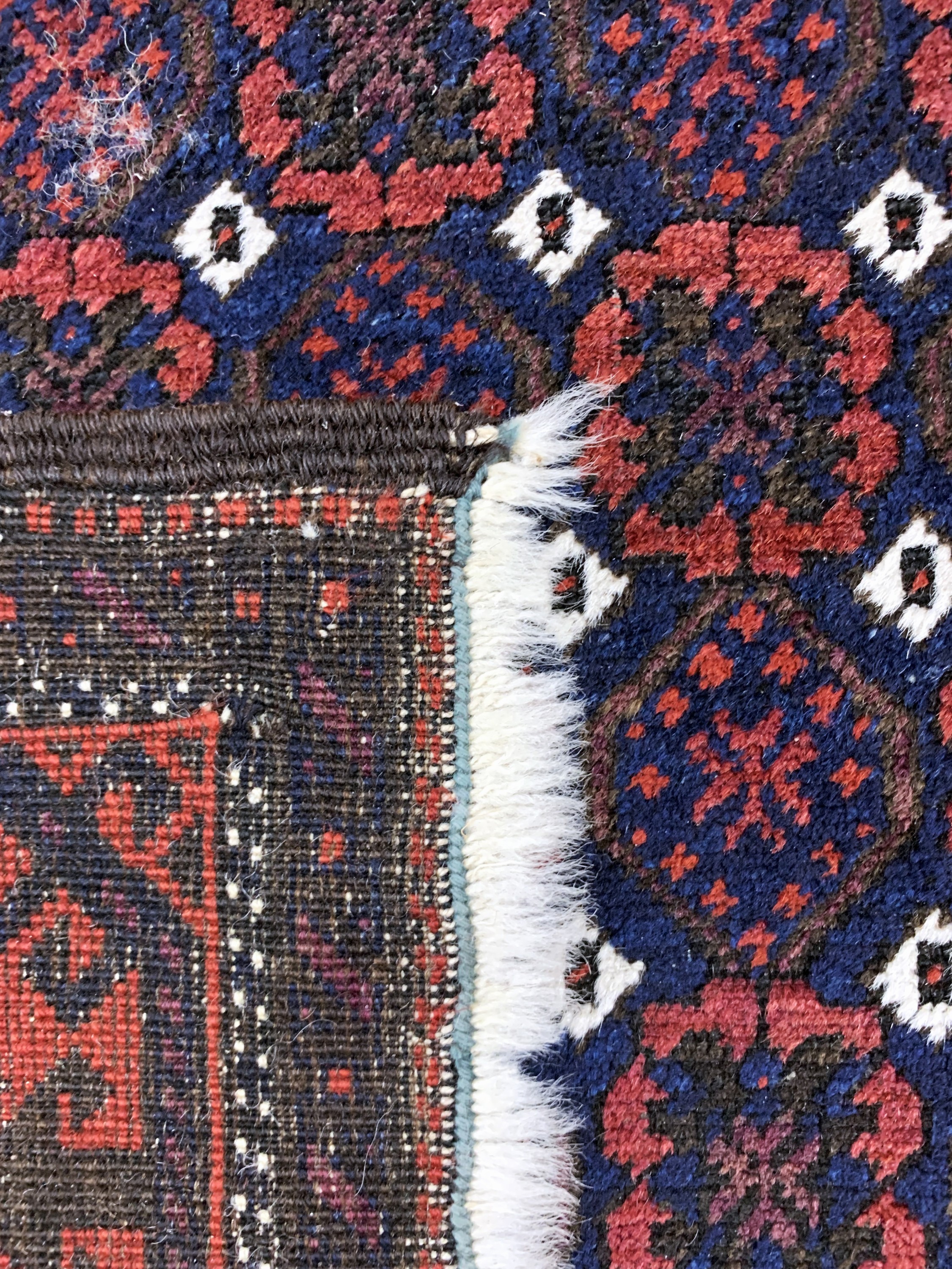 Detail e: Belutsch antik, Persien, um 1900, Wolle aufWolle, ca. 255 x 88 cm, EHZ: 2-3(oxidiert)