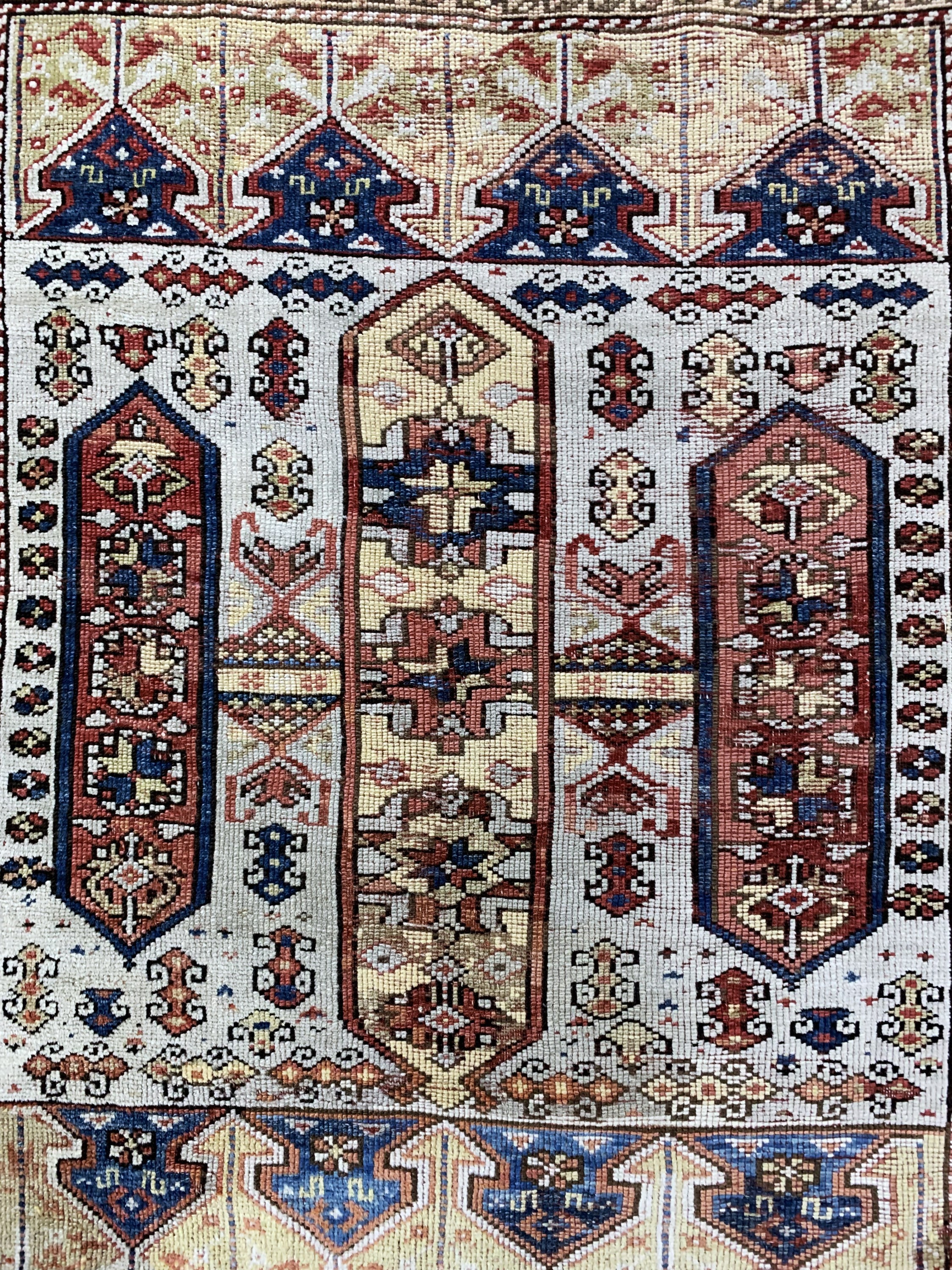 Detail b: Melas antik, Türkei, 19.Jhd, Wolle auf Wolle, ca. 117 x 100 cm, EHZ: 3-4