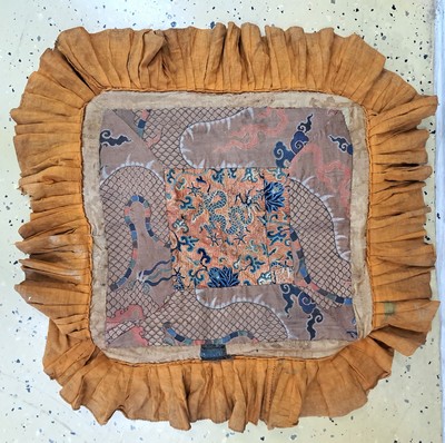 26919628a - Kindertrage, Tibet, 20.Jh., Seidenstickerei auf Stoff, 75x75 cm