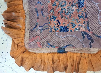 26919628b - Kindertrage, Tibet, 20.Jh., Seidenstickerei auf Stoff, 75x75 cm