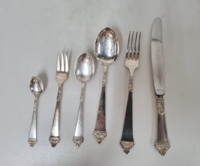 Image Silberbesteck, Norwegen, 20.Jh., 830er-Silber, 5 Tafelgabeln, 6 Tafelmesser, 5 ...