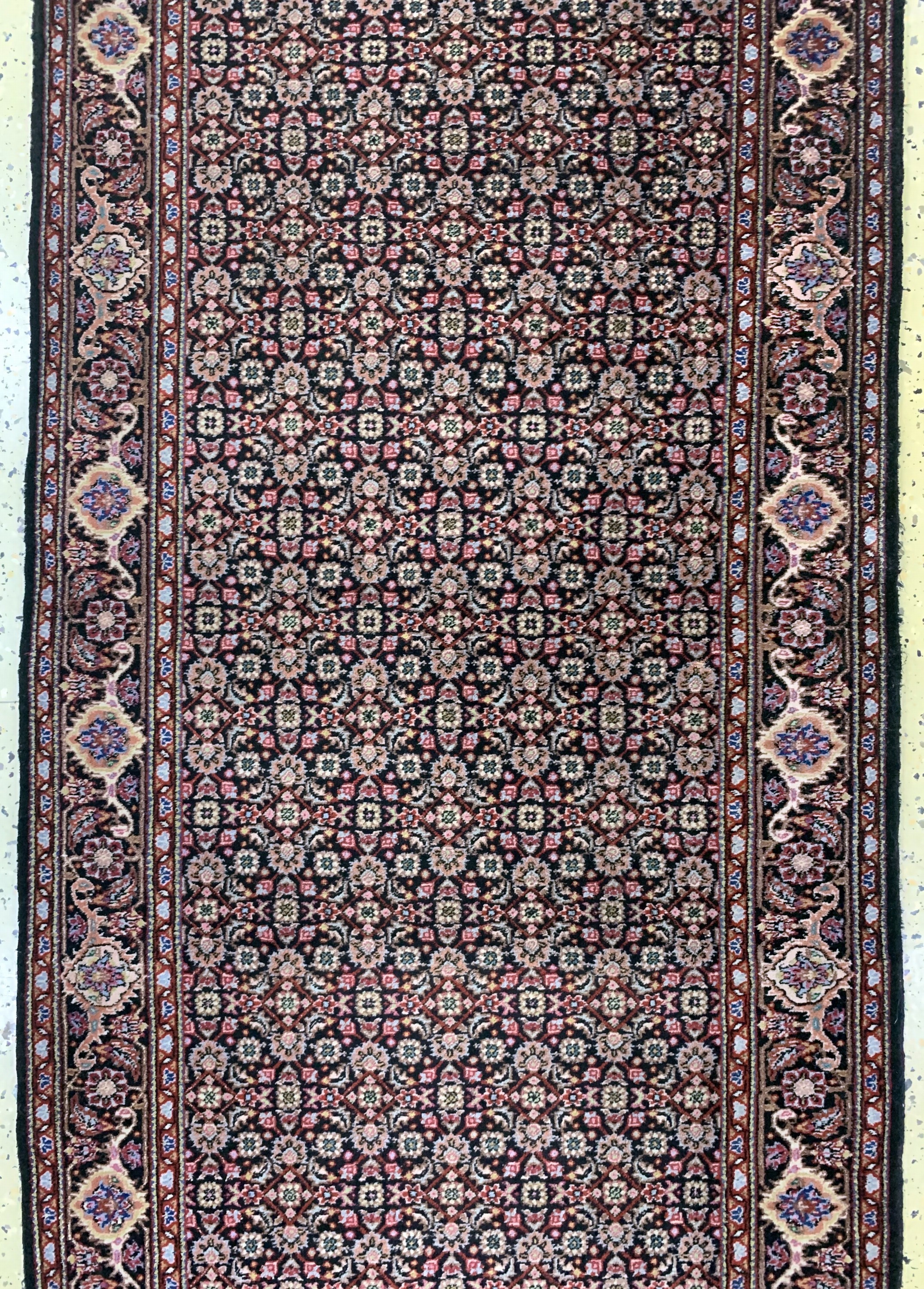 Detail b: Täbriz fein, China, Ende 20.Jhd, Korkwolle auf Baumwolle, ca. 310 x 80 cm, EHZ: 2
