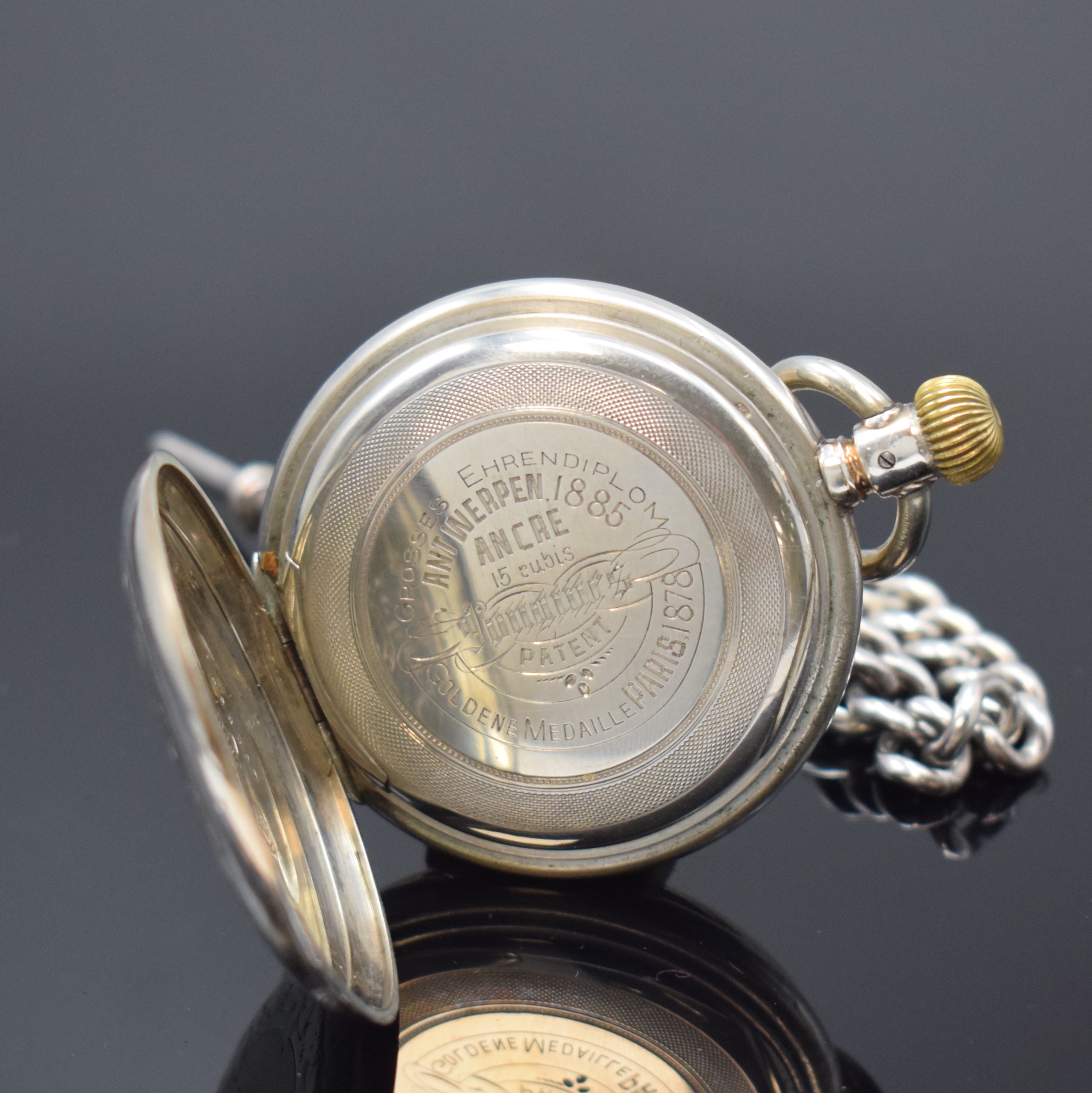 Detail e: LONGINES frühe Halbsavonette in Silber an schwerer Sterling-Silberkette, Schweiz um 1885, floral grav. Geh., sign., teil-guill. Cuvette, Innenseite ...