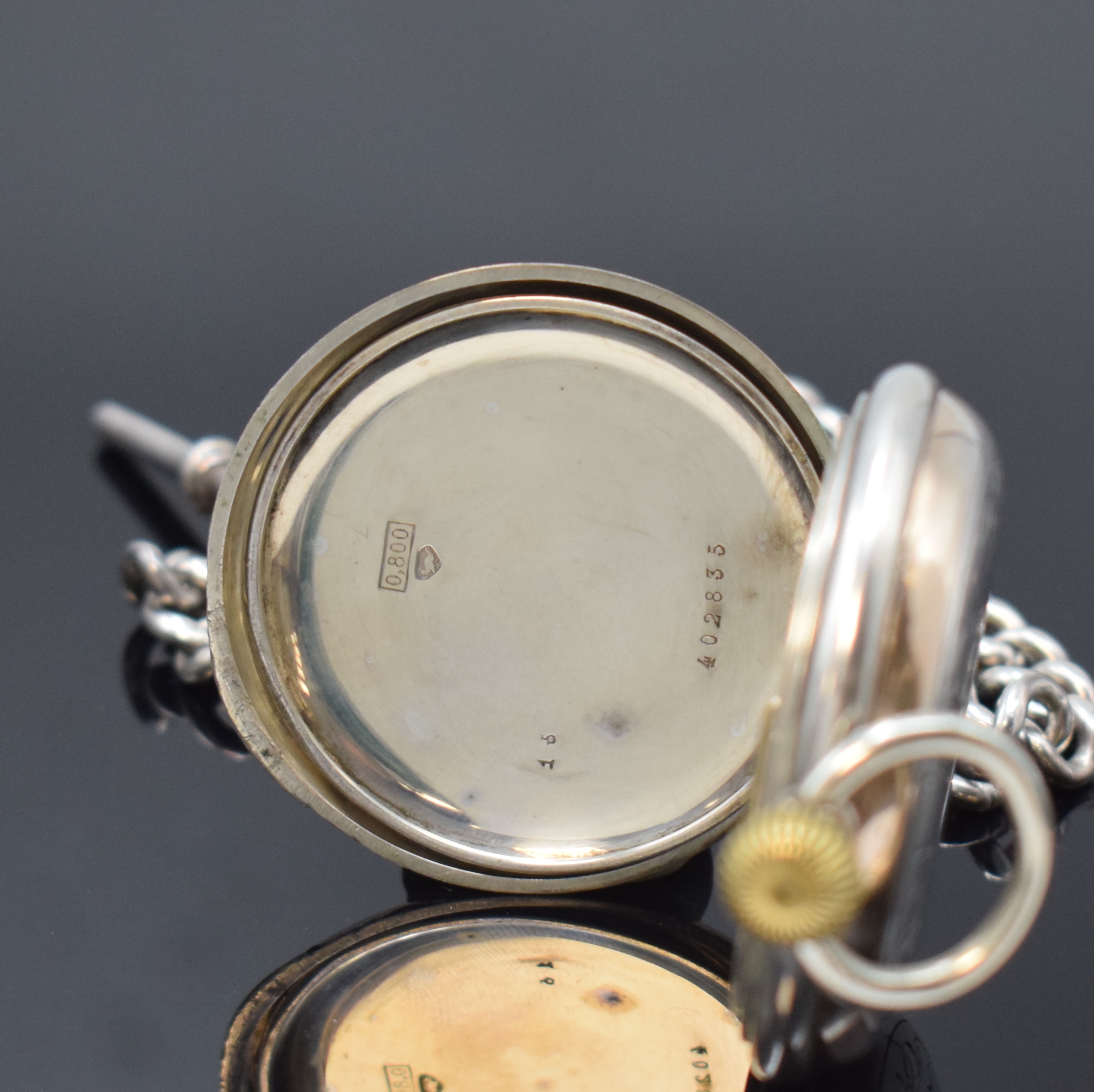 Detail f: LONGINES frühe Halbsavonette in Silber an schwerer Sterling-Silberkette, Schweiz um 1885, floral grav. Geh., sign., teil-guill. Cuvette, Innenseite ...