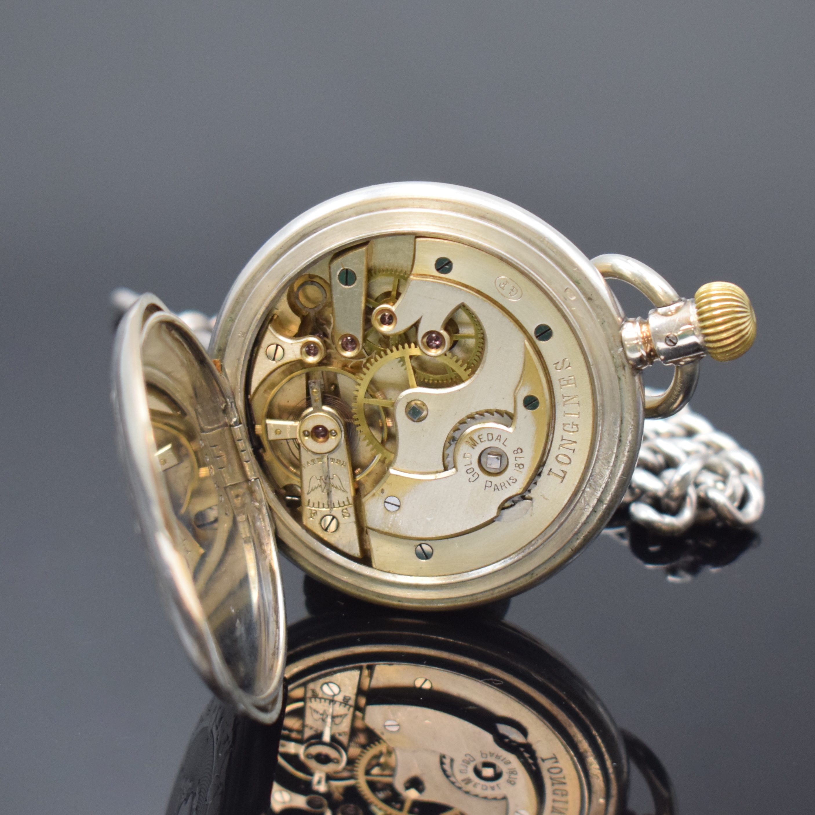 Detail g: LONGINES frühe Halbsavonette in Silber an schwerer Sterling-Silberkette, Schweiz um 1885, floral grav. Geh., sign., teil-guill. Cuvette, Innenseite ...