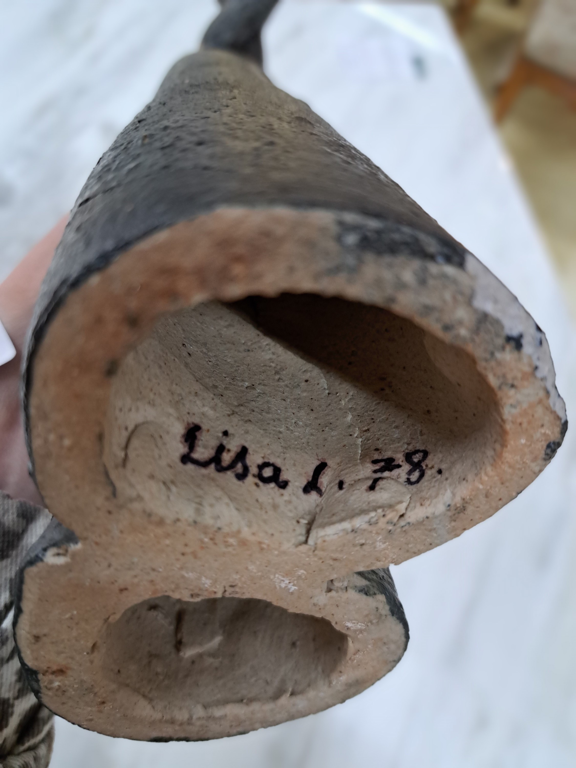 Detail e: Lisa Larsson/Larson, schwedische Künstlerin, Bildhauerin, 1931 Härlunda - 2024 Nacka, vor allem für Ihre Keramiken bekannt, hier: sehr große ...